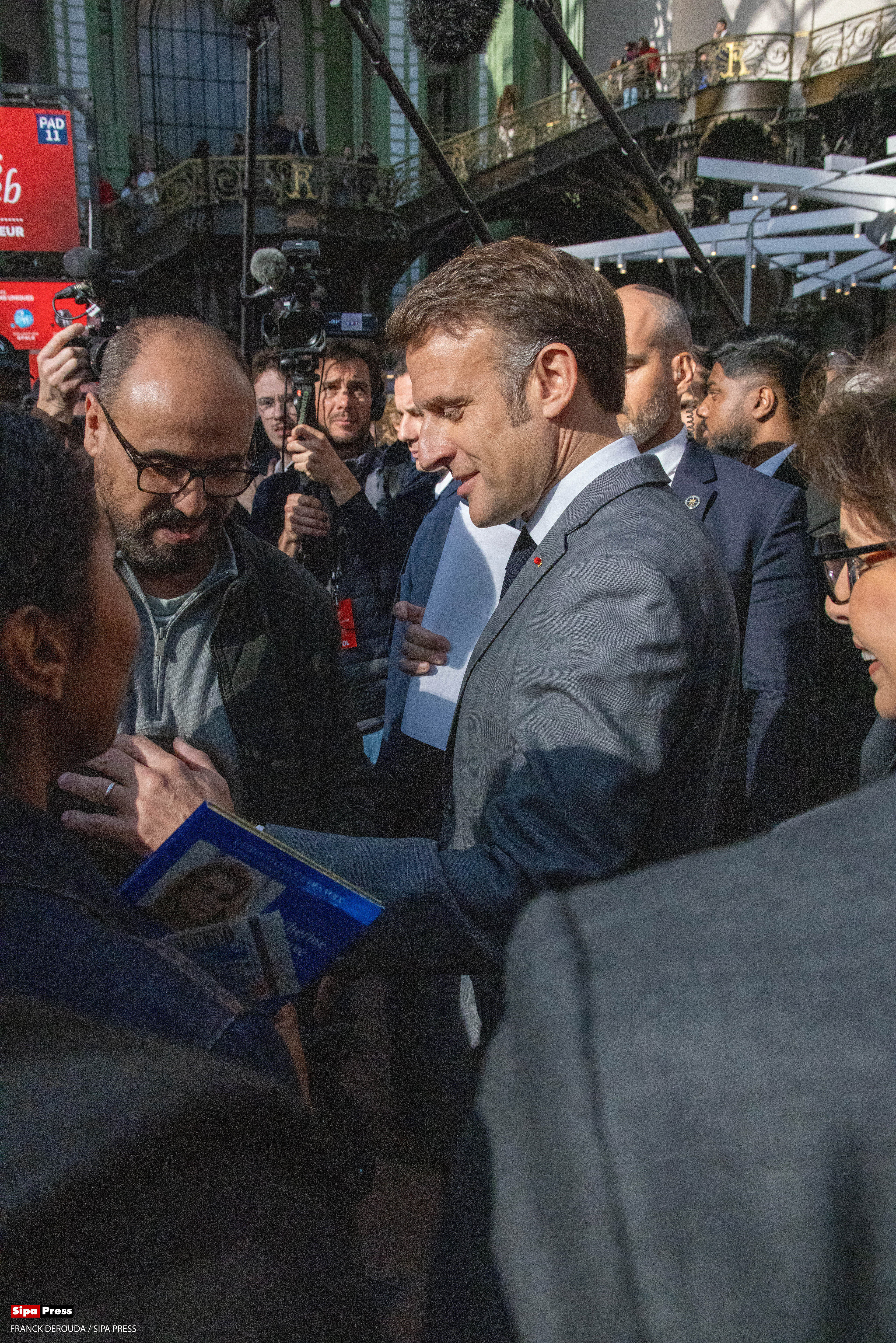 Emmanuel Macron au Festival du Livre