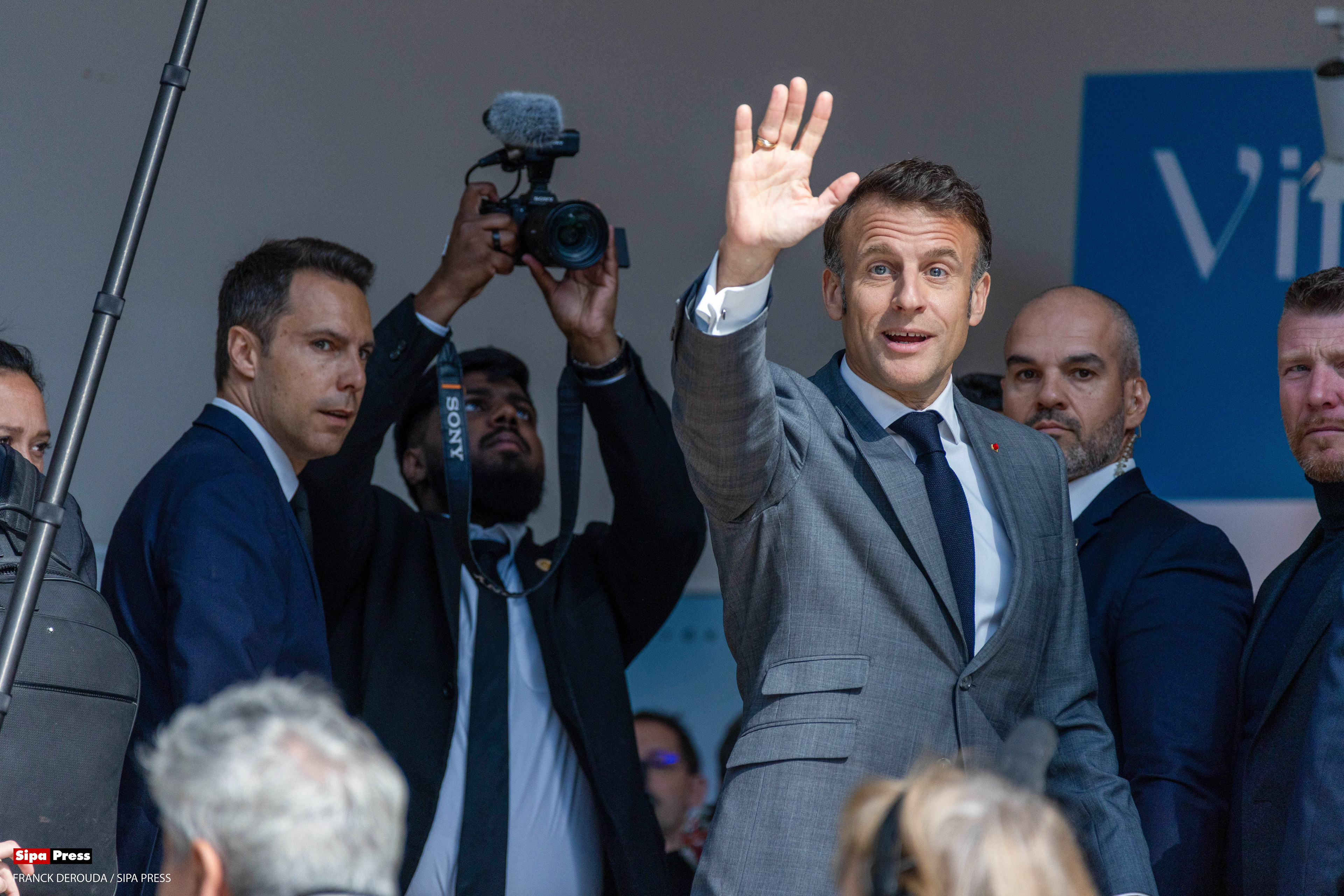 Emmanuel Macron au Festival du Livre 2025