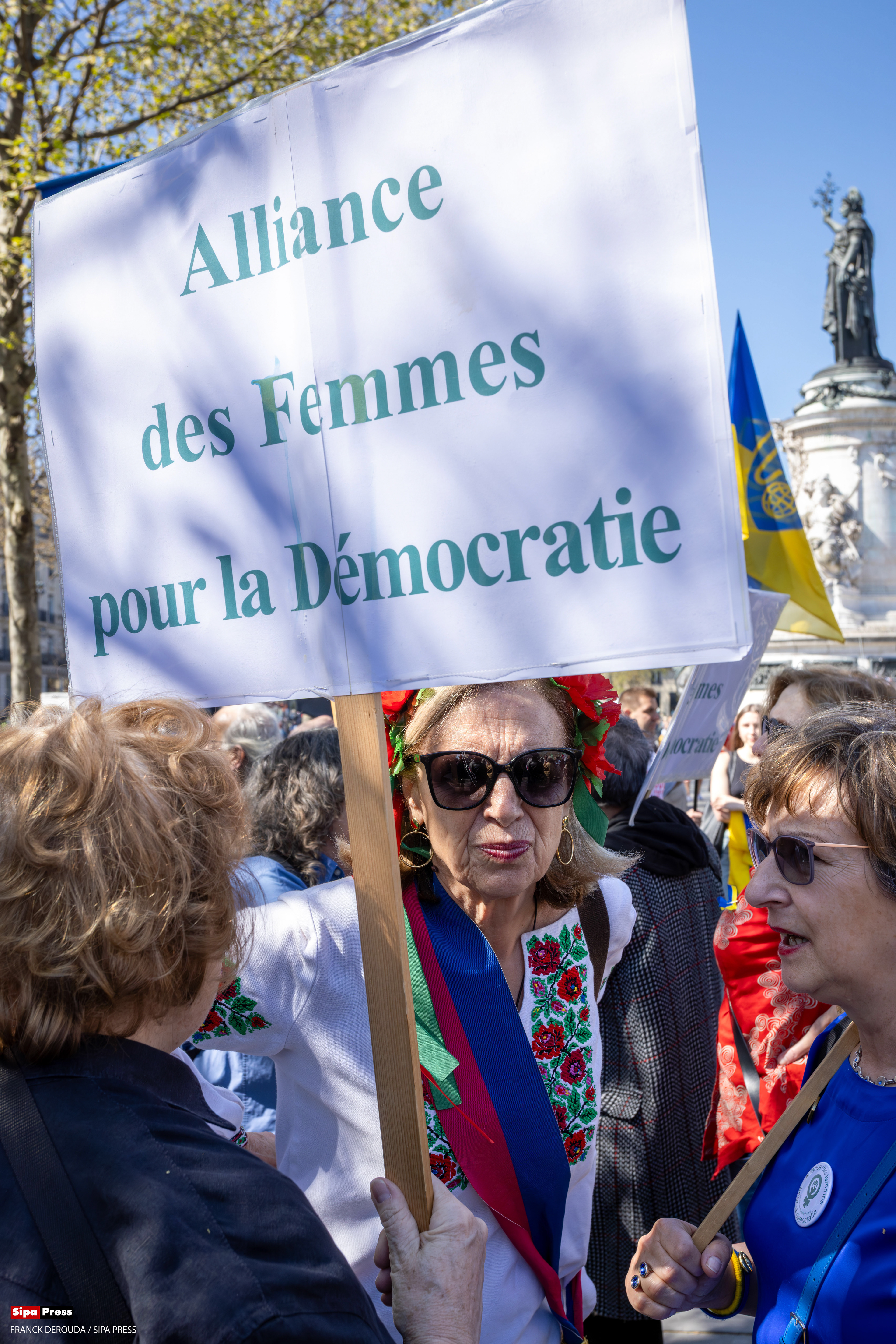 Manifestation pour l'Ukraine - Geneviève Garrigos