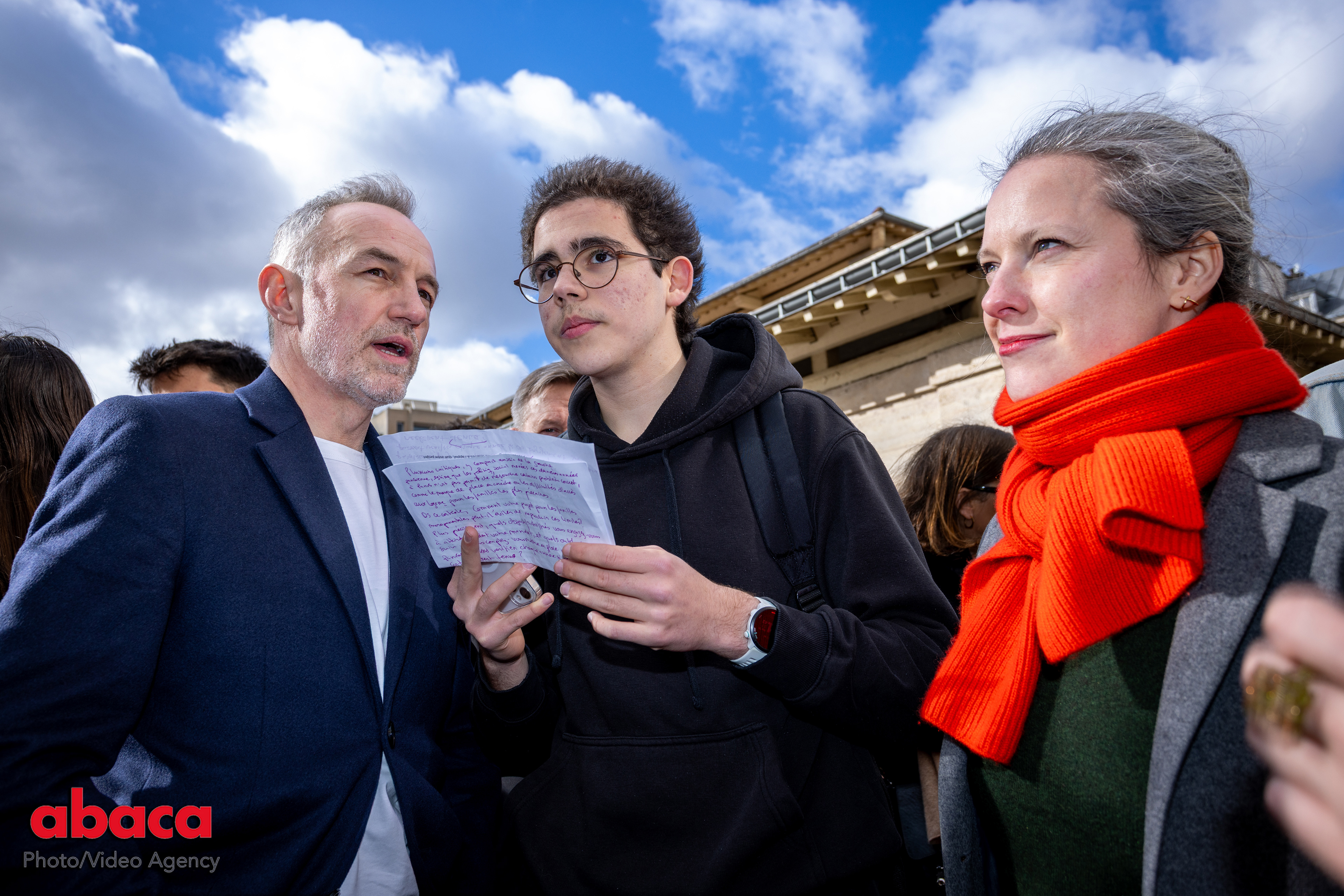 Emmanuel Gregoire and Lucie Castets at the Aligre's outdoor market