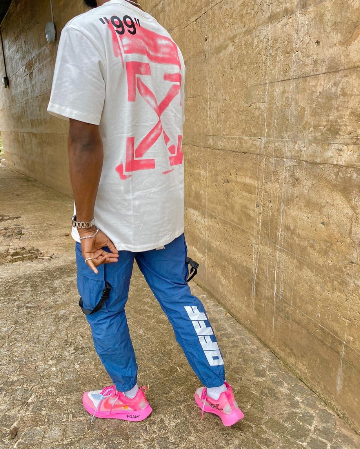 yup. in my "off" white tee.