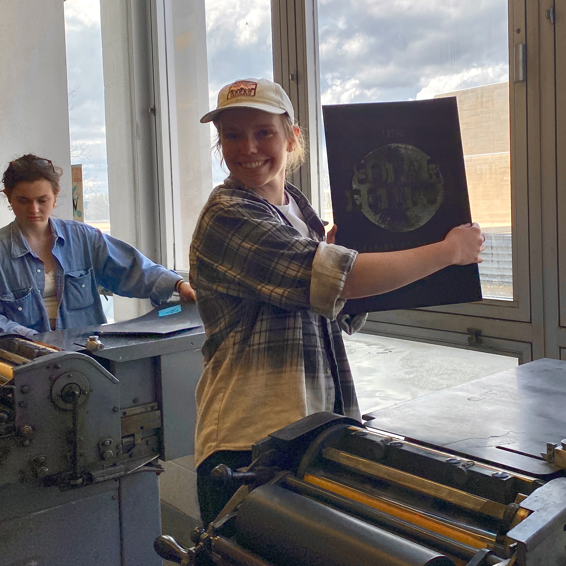 Stephanie Carpenter visit in 2024 | Student Evelynn Gray pulls a print