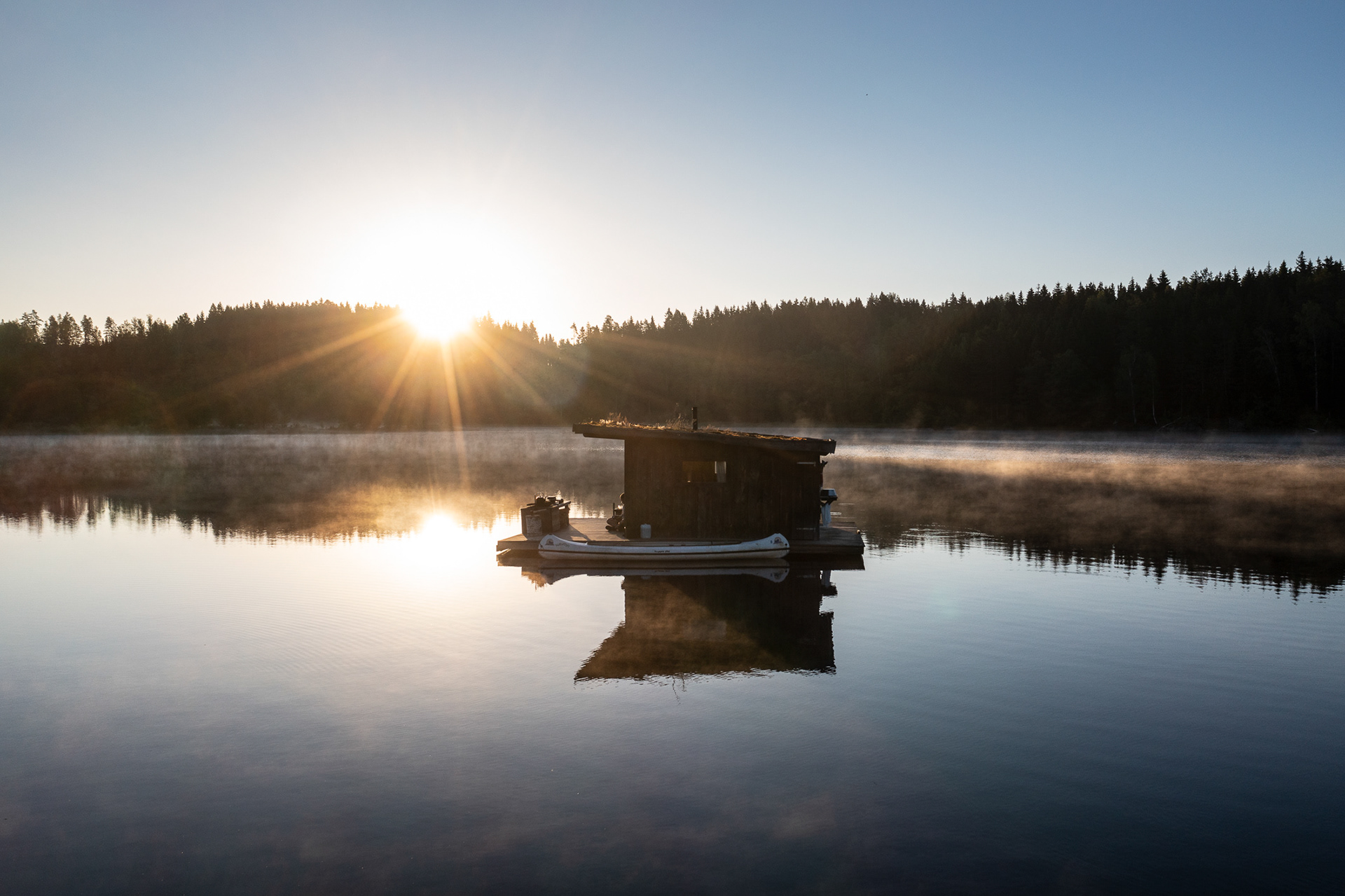 Summerdays at Naturbyn in Sweden - on a raft house at a Swedish lake - photo Martin Kaufmann