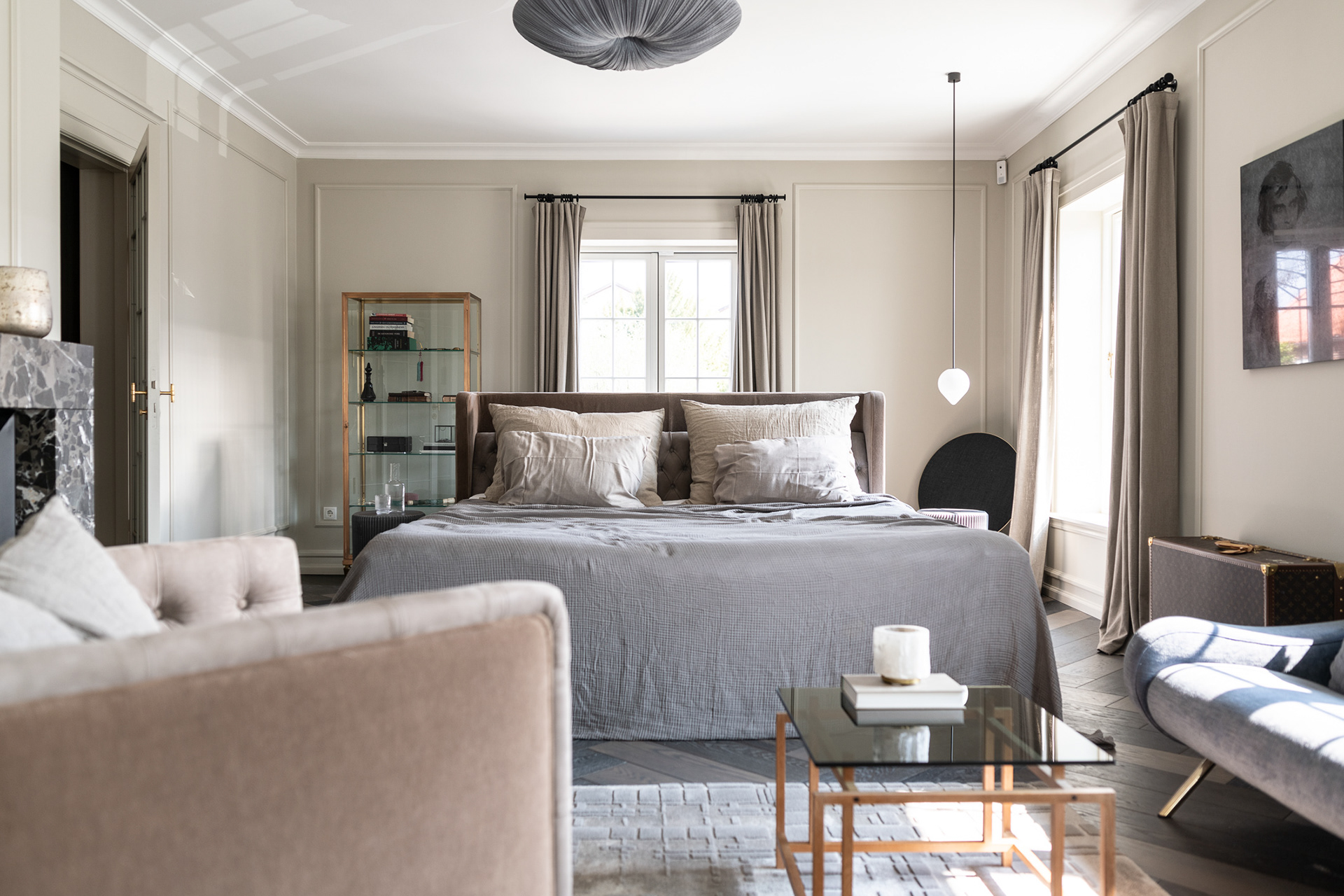 Bedroom - Suite 07, renovated villa in Copenhagen, Denmark. Photographer Martin Kaufmann