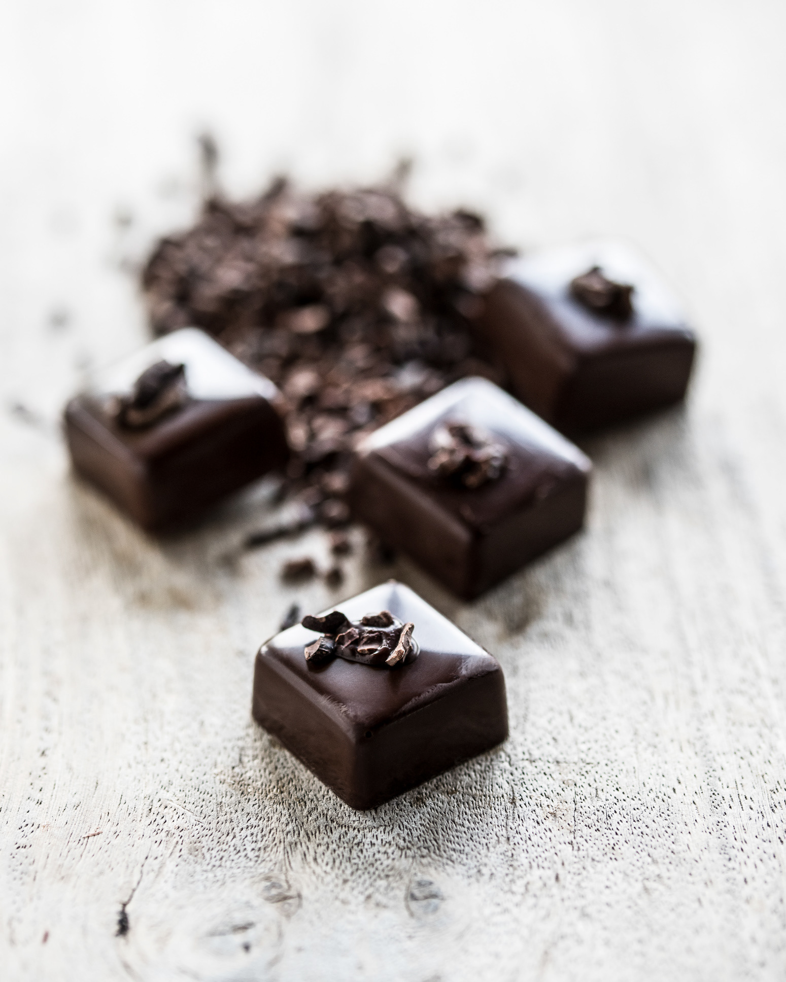 Cacao nibs and chocolate - Peter Svenningsen chocolatier - chocolate - photo Martin Kaufmann