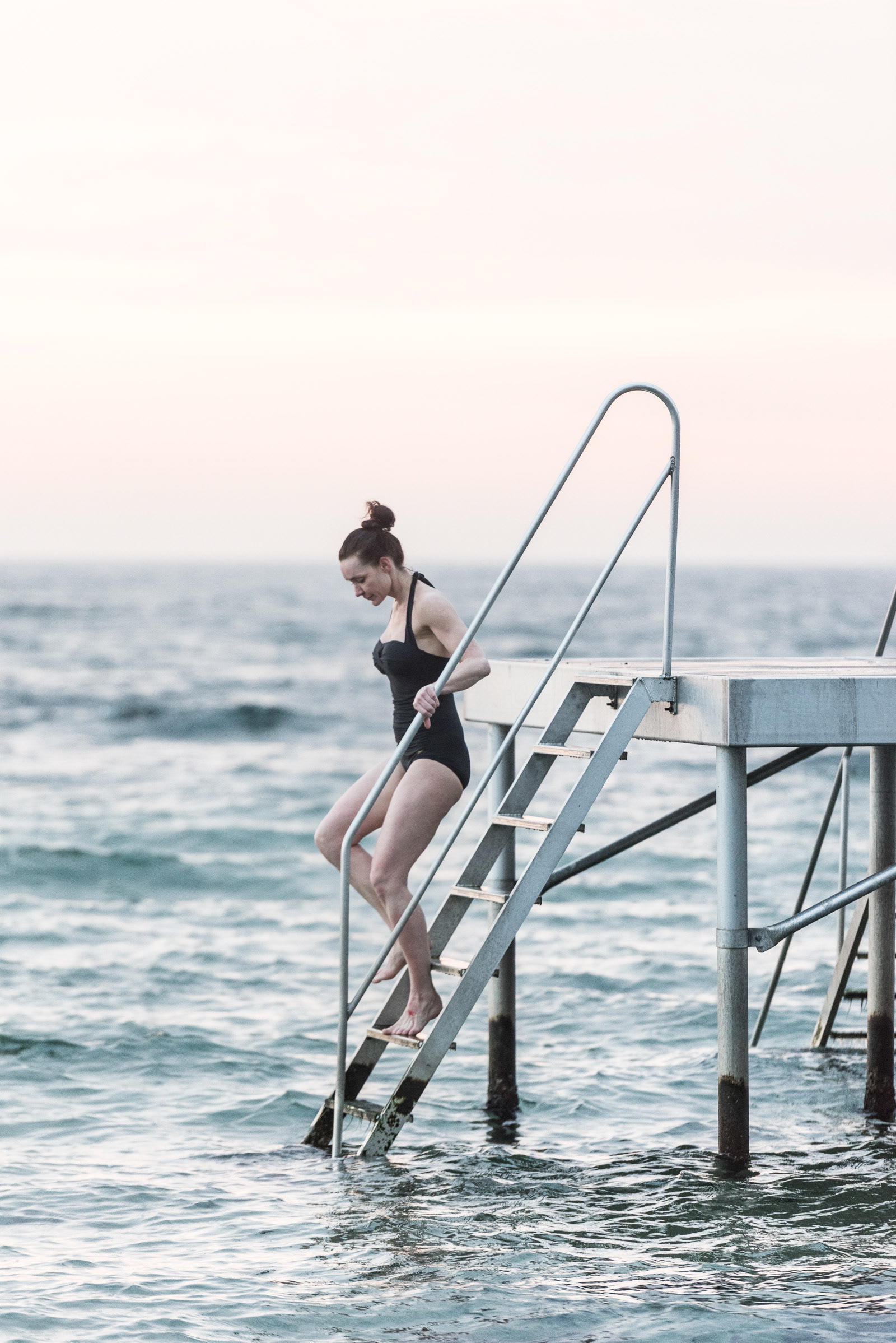 Winter bather - woman swimming - editorial for OAK Magazine - photo Martin Kaufmann