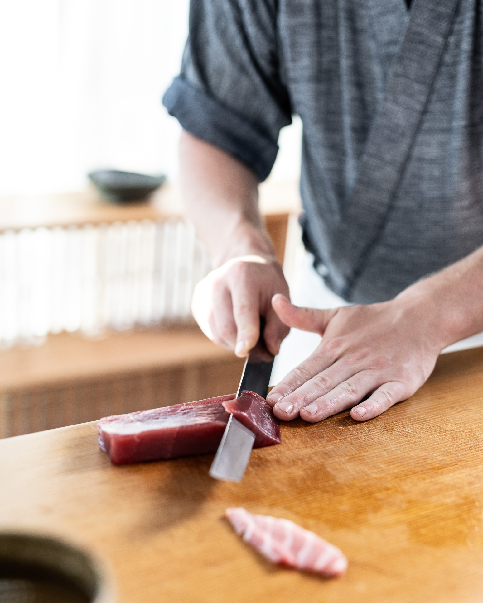 Mads Battefeld making sashimi at Sushi Anaba - photo Martin Kaufmann