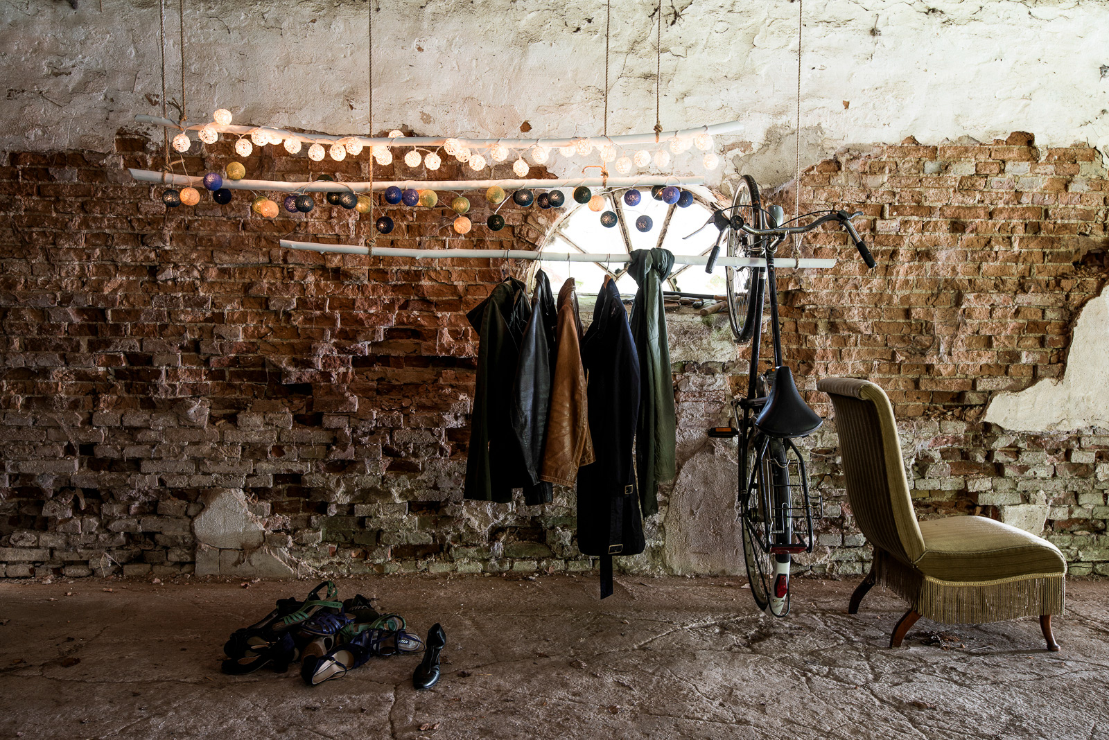 Working with Vasanthi and stylist Sanne Korsholm on lifestyle and product images of lamps including Yarnbomb designed by Tine Mouritsen - photo Martin Kaufmann