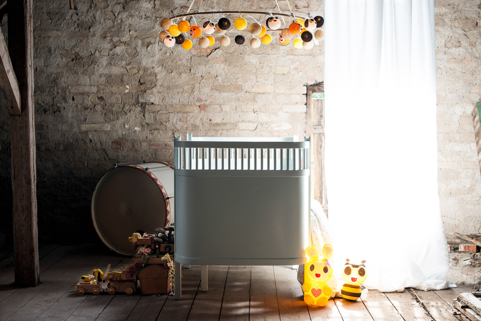 Working with Vasanthi and stylist Sanne Korsholm on lifestyle and product images of lamps including Yarnbomb designed by Tine Mouritsen - photo Martin Kaufmann