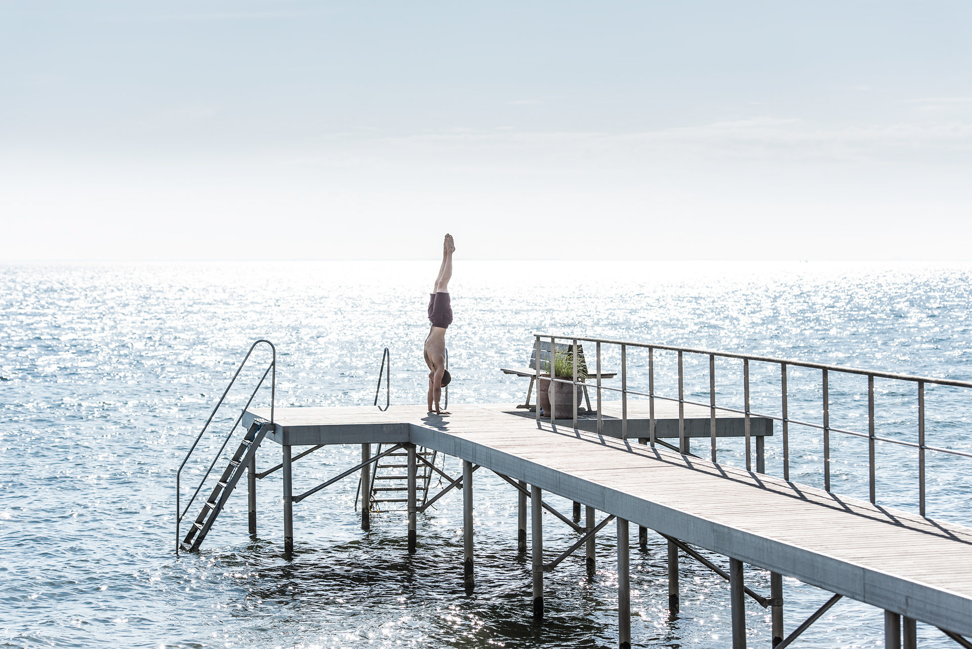 Gymnastics / Mobility with Jonas Thylstrup - at Kurhotel Skodsborg - photo Martin Kaufmann
