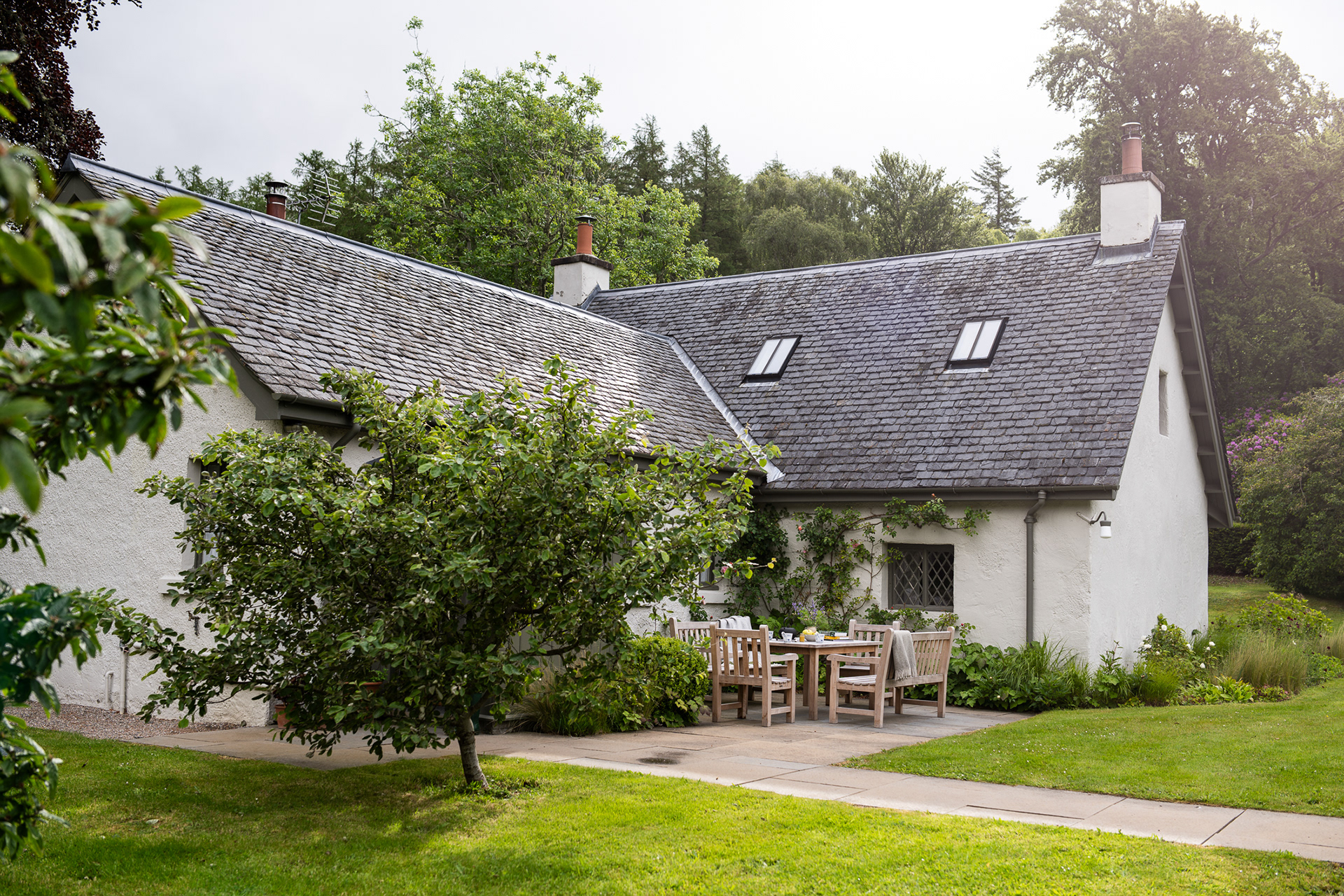 Garden Cottage, Aldourie Castle in Scotland - photo Martin Kaufmann