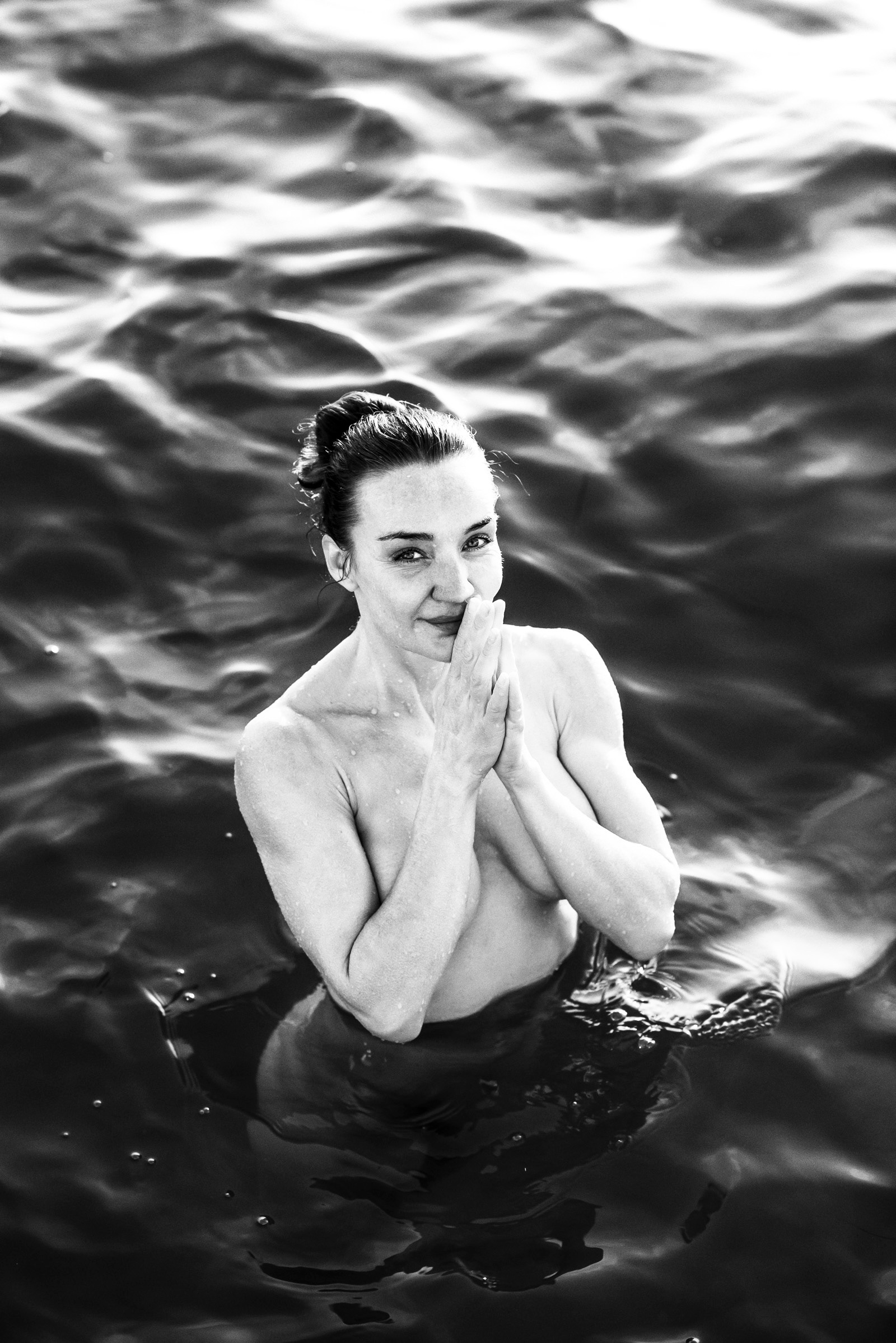 Winter bather - woman swimming - editorial for OAK Magazine - photo Martin Kaufmann