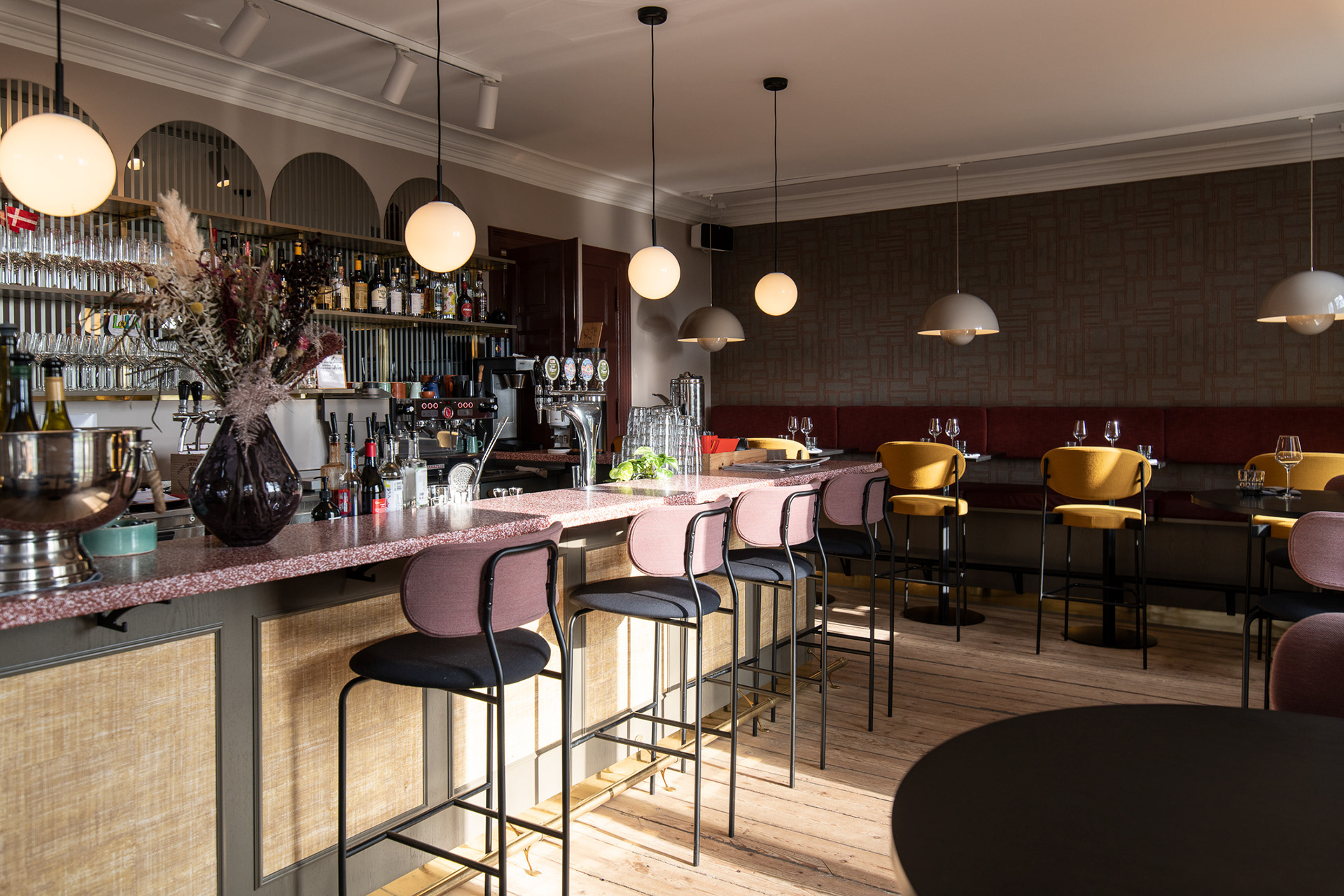 Bar - Restaurant Lola in Copenhagen - photo Martin Kaufmann