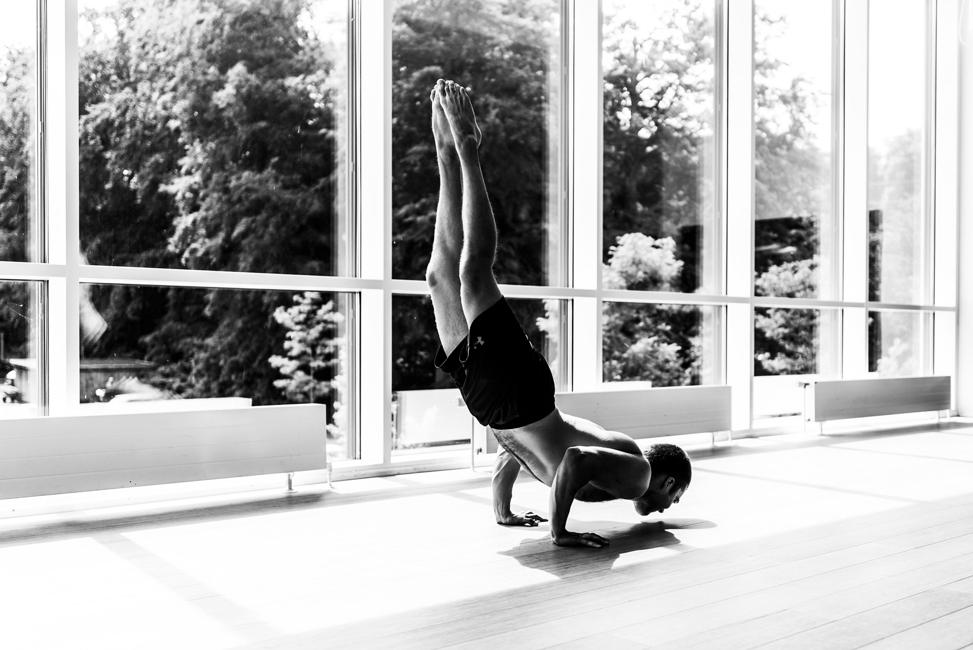 Gymnastics / Mobility with Jonas Thylstrup - at Kurhotel Skodsborg - photo Martin Kaufmann