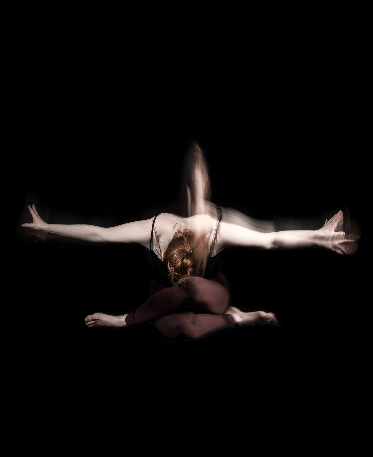 Yoga movements with Daphne Dahlin - photo Martin Kaufmann