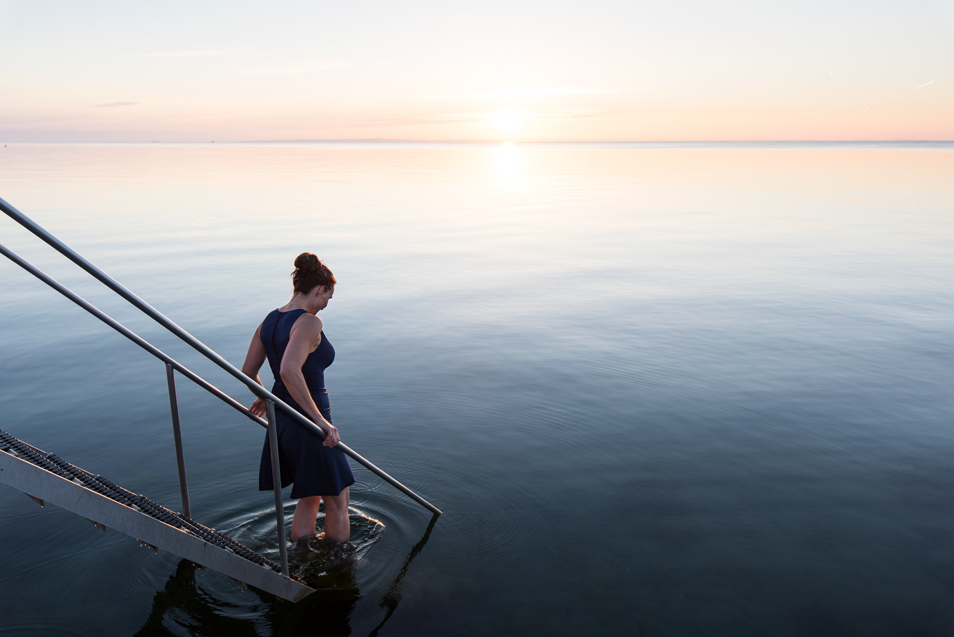 Getting into the ocean - Morning swim - Øresund in Denmark - photo Martin Kaufmann 