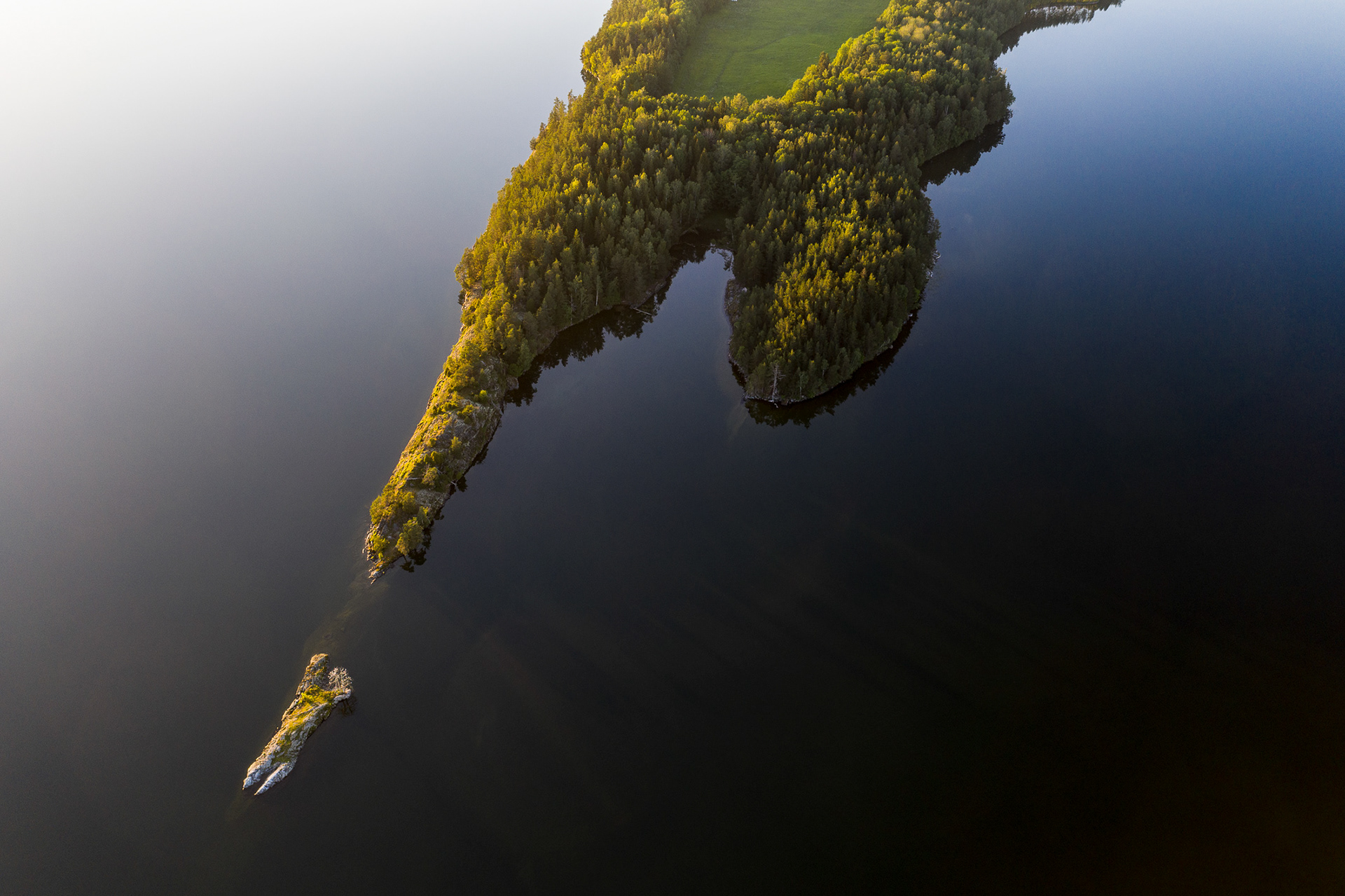 Drone images - 72 Hour Cabin at Henriksholm, Lake Ånimmen in Sweden - photo Martin Kaufmann