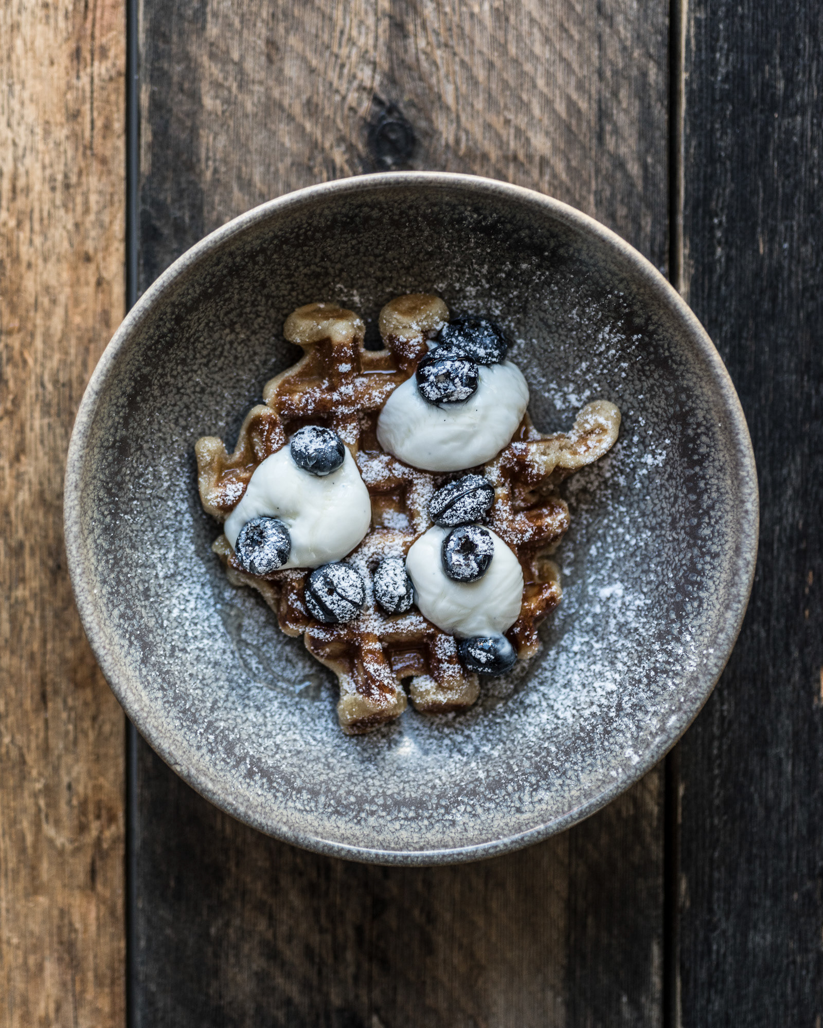 Blueberries and waffles - Meyers Lyngby - breakfast menu - photo Martin Kaufmann