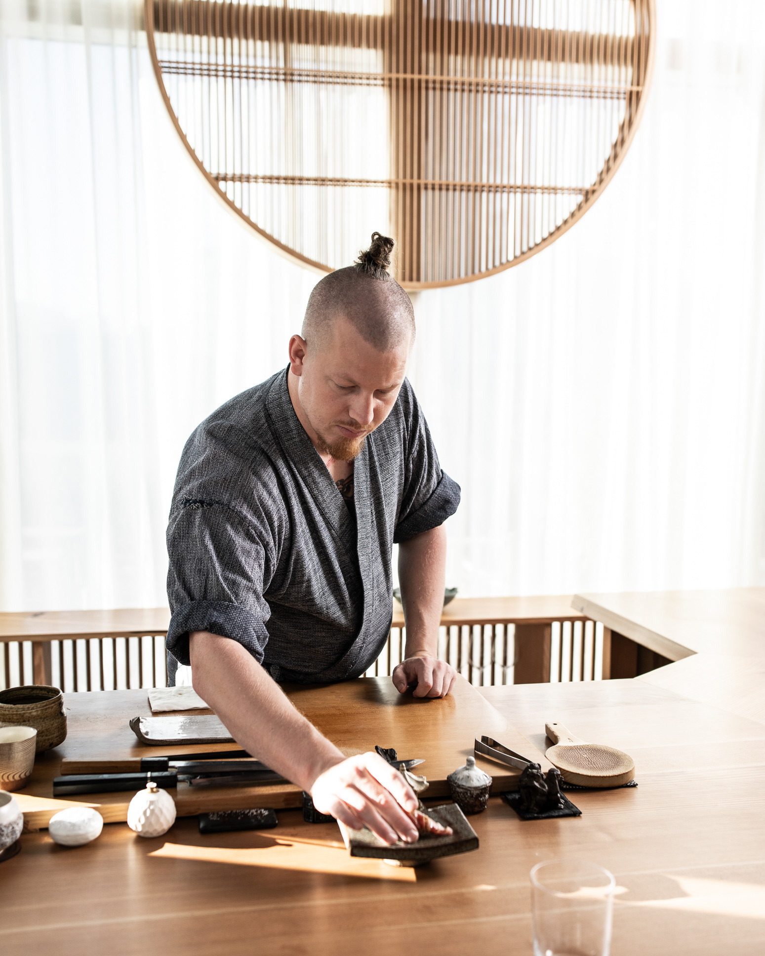 Mads Battefeld serving sushi at Sushi Anaba in Copenhagen - photo Martin Kaufmann