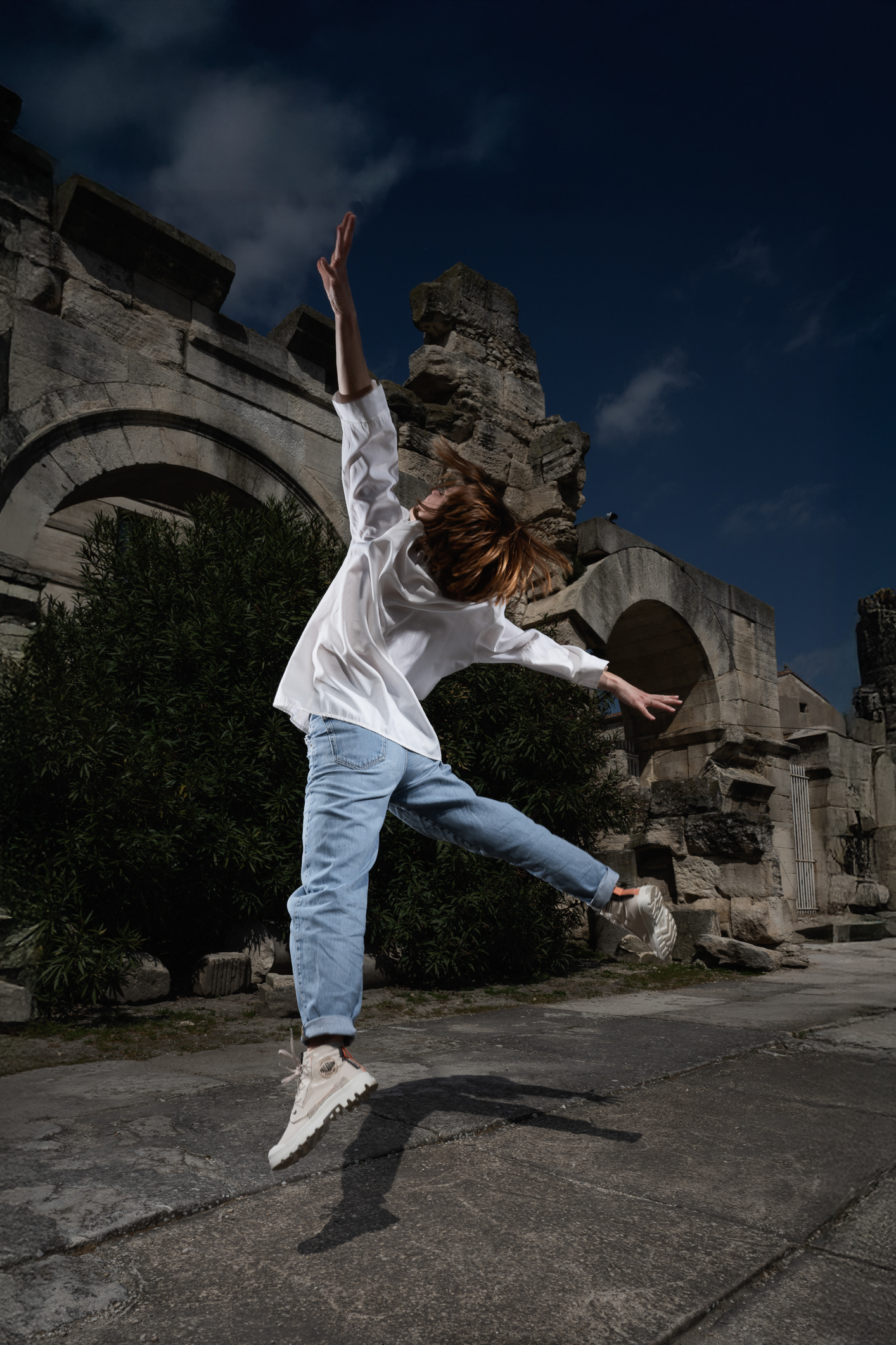 Working with Maya on portraits - from portrait workshop in Arles, France - photo Martin Kaufmann