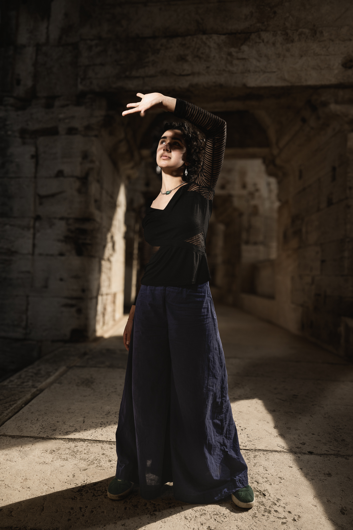 Working with Isis Lambert on portraits - from portrait workshop in Arles, France - photo Martin Kaufmann