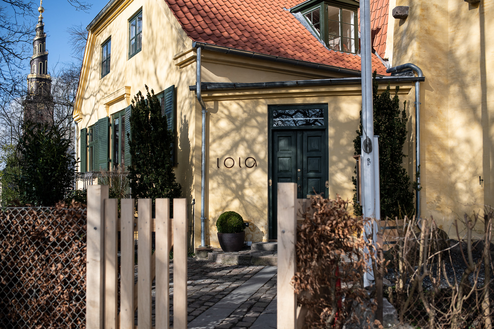 Entrance - Restaurant Lola in Copenhagen - photo Martin Kaufmann