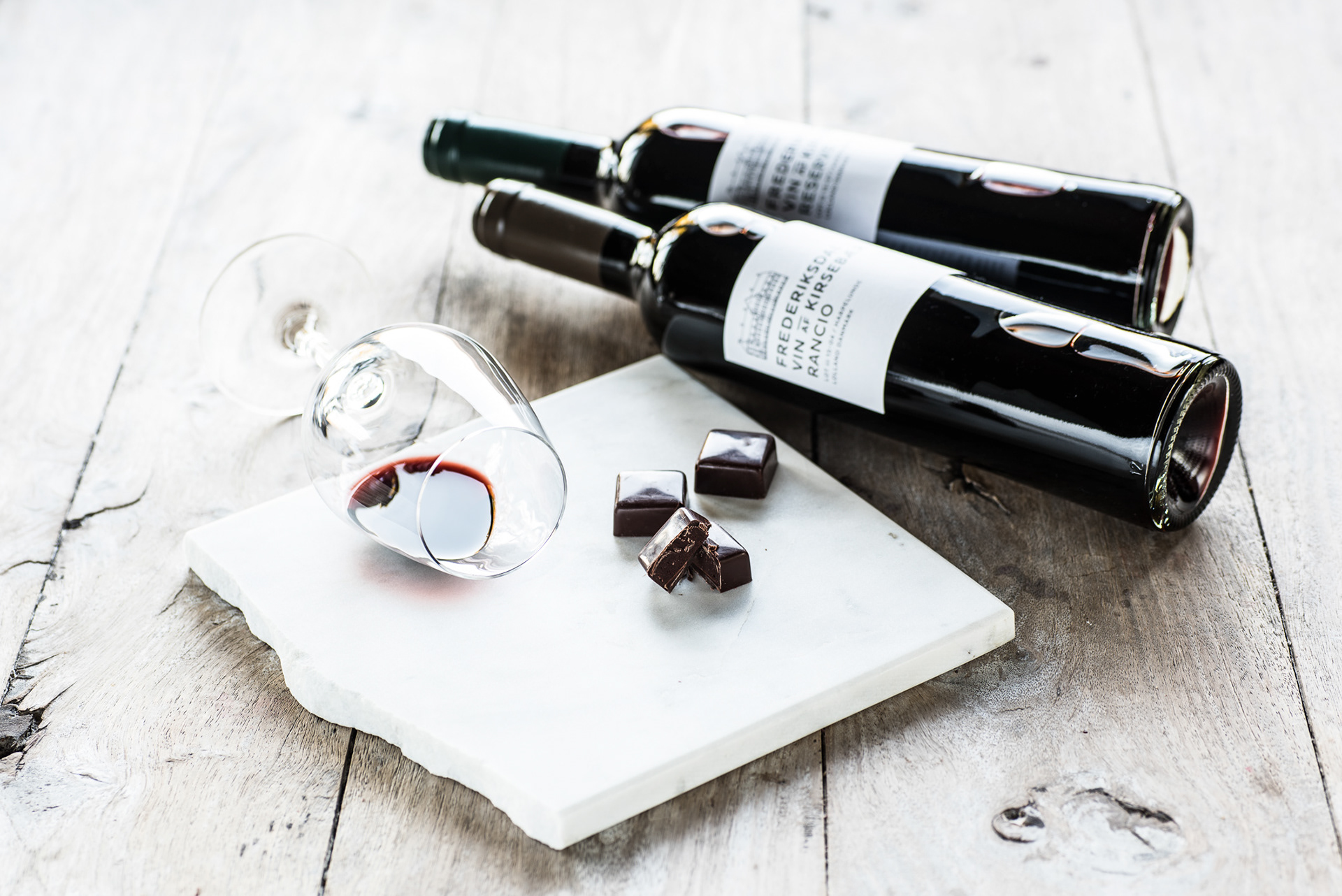 Cherry wine from Frederiksdal and chocolate - Peter Svenningsen chocolatier - chocolate - photo Martin Kaufmann