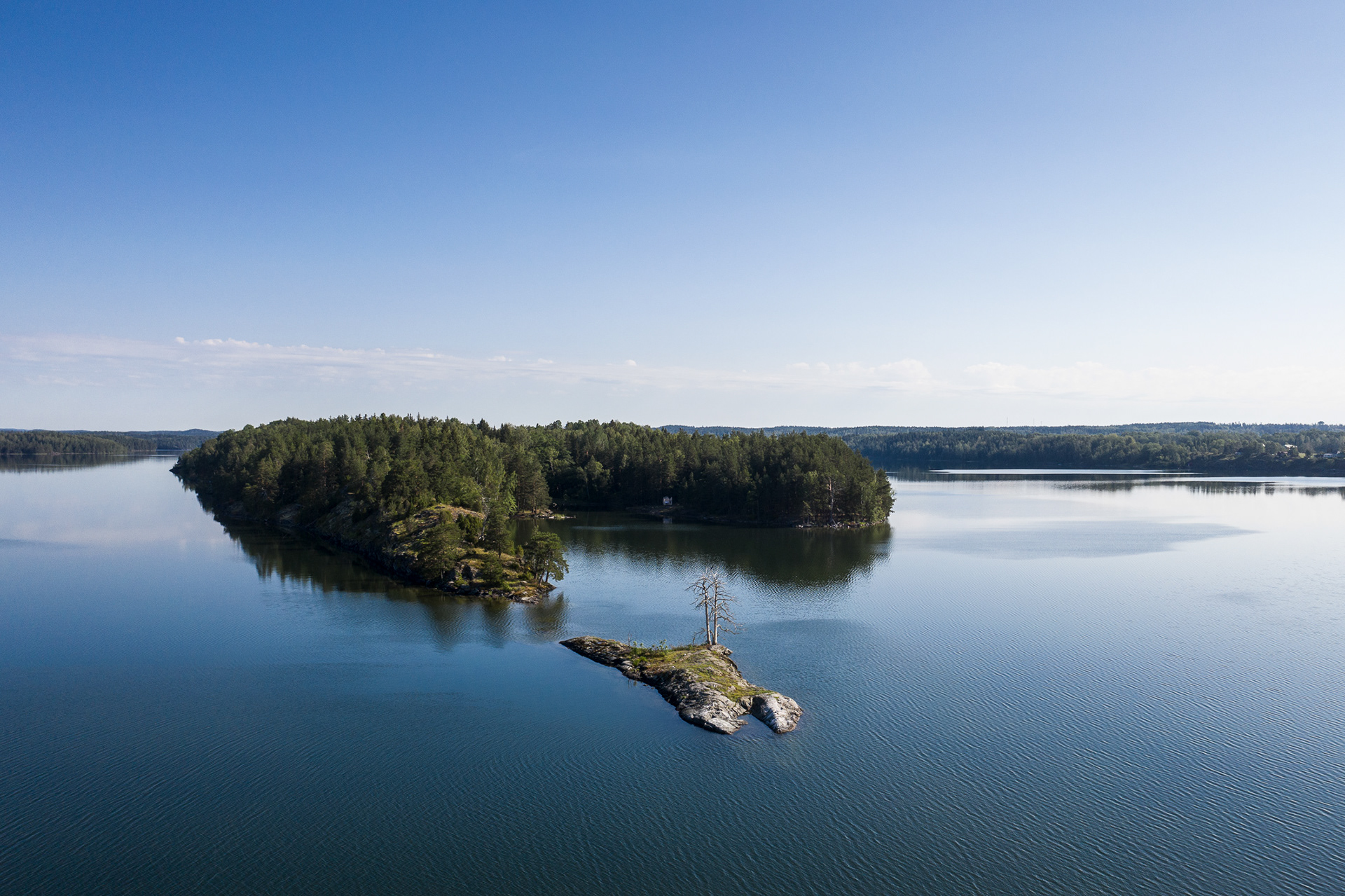 Drone images - 72 Hour Cabin at Henriksholm, Lake Ånimmen in Sweden - photo Martin Kaufmann