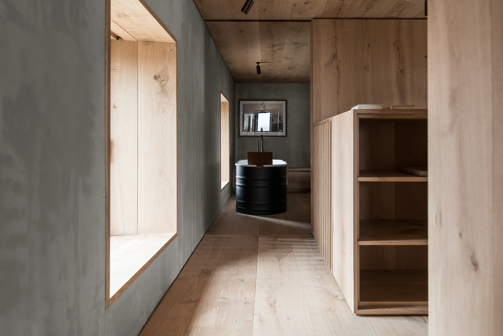 Look towards the bathroom - Kyle House, Northern Scotland - photo Martin Kaufmann