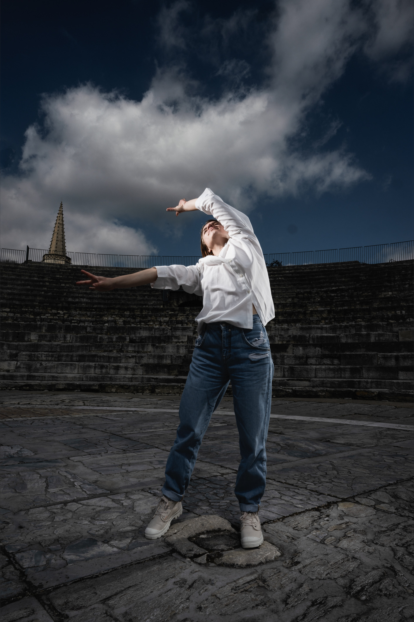 Working with Maya on portraits - from portrait workshop in Arles, France - photo Martin Kaufmann