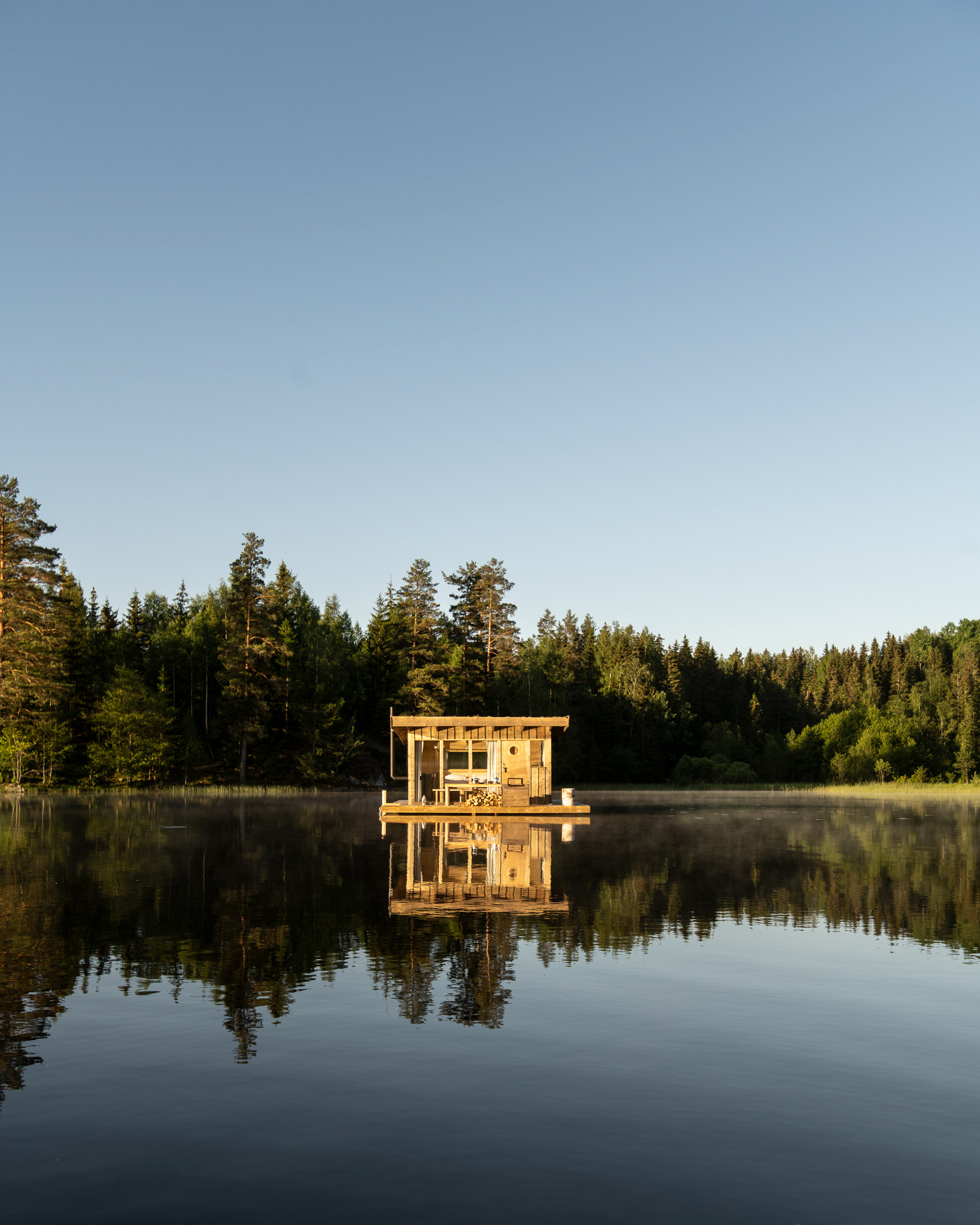Summerdays at Naturbyn in Sweden - on a house raft at a Swedish lake - photo Martin Kaufmann