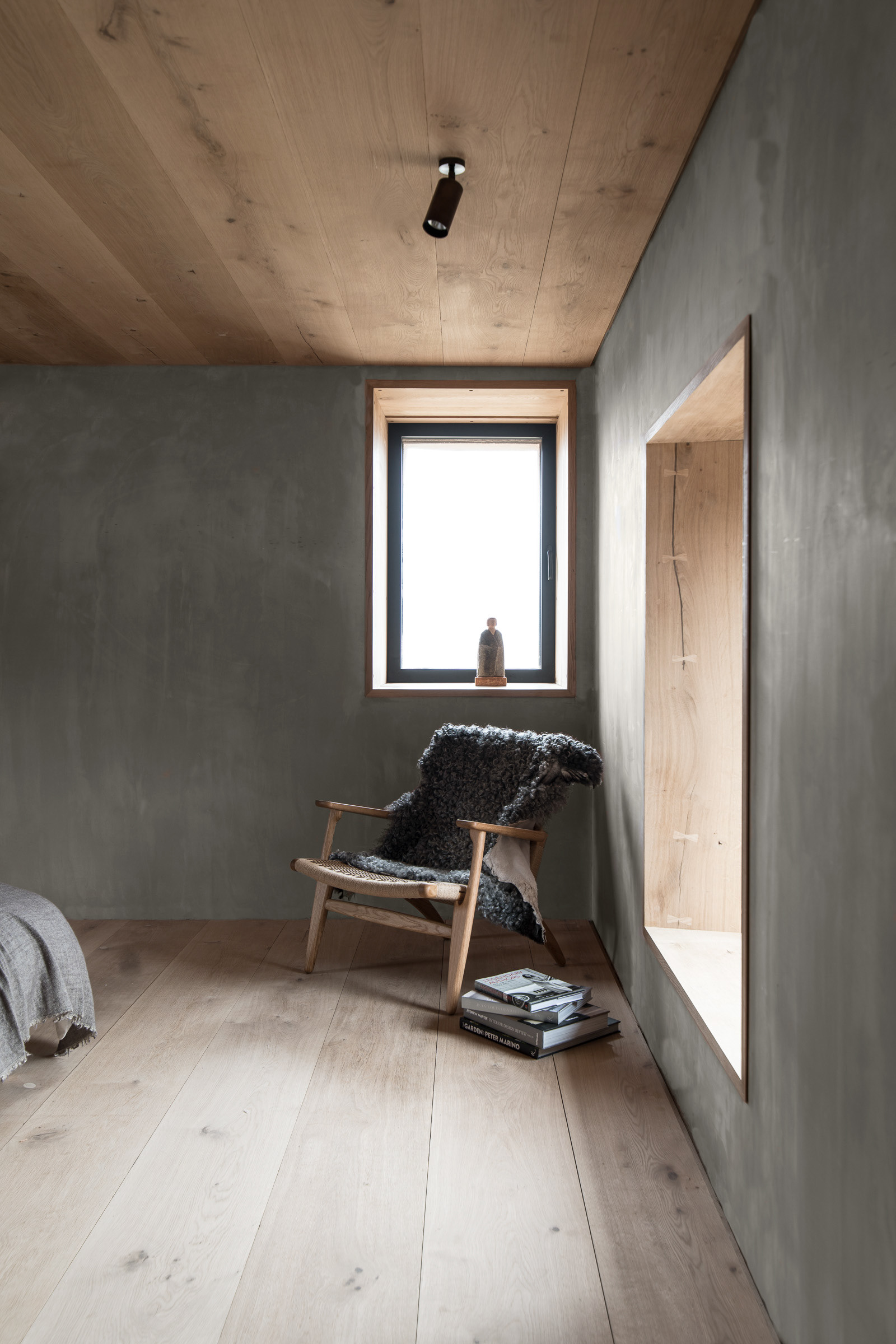 Bedroom details - Kyle House, Northern Scotland - photo Martin Kaufmann