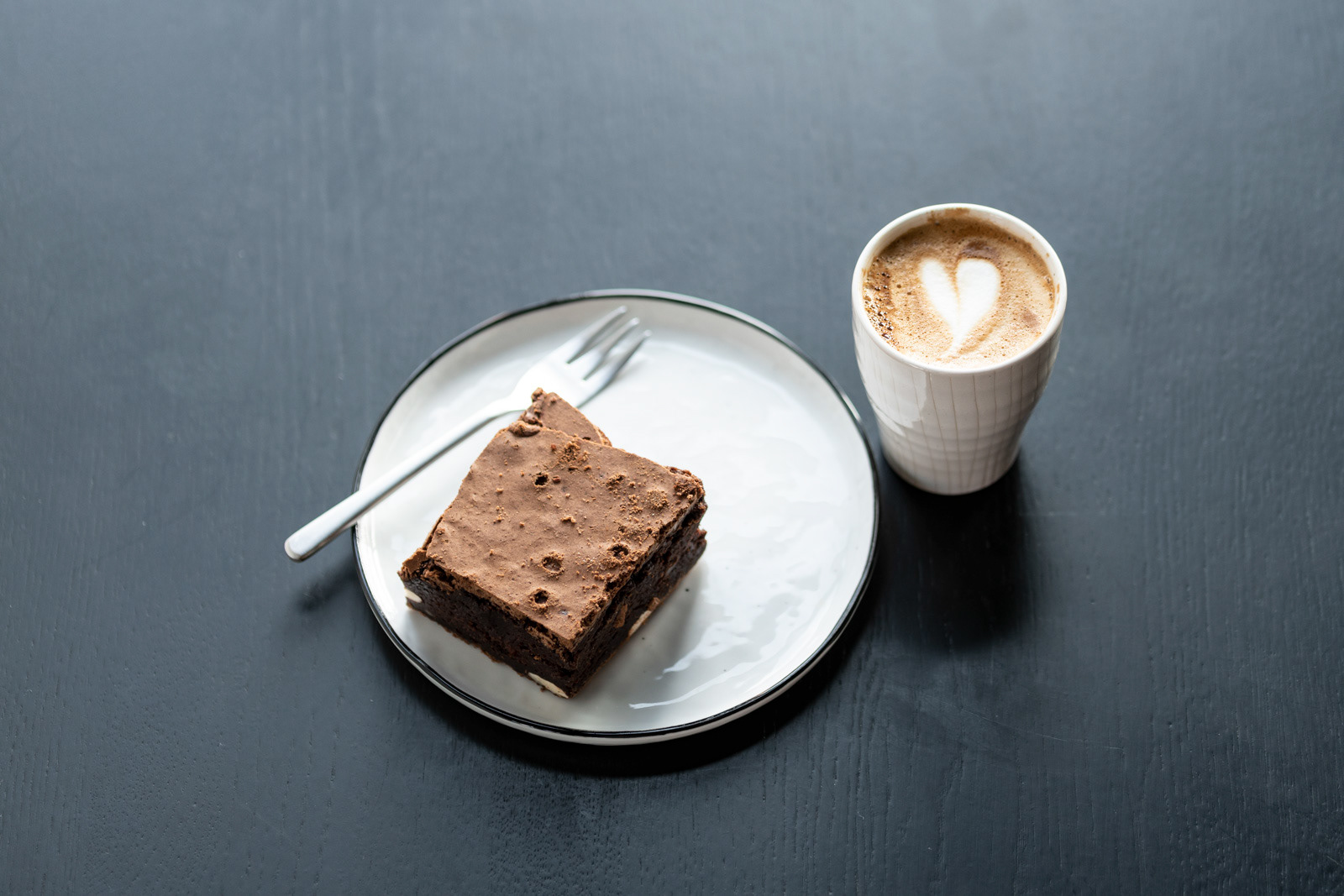 Coffee and cake - BLOX EATS - cafeteria and foodhall in Copenhagen - photo Martin Kaufmann