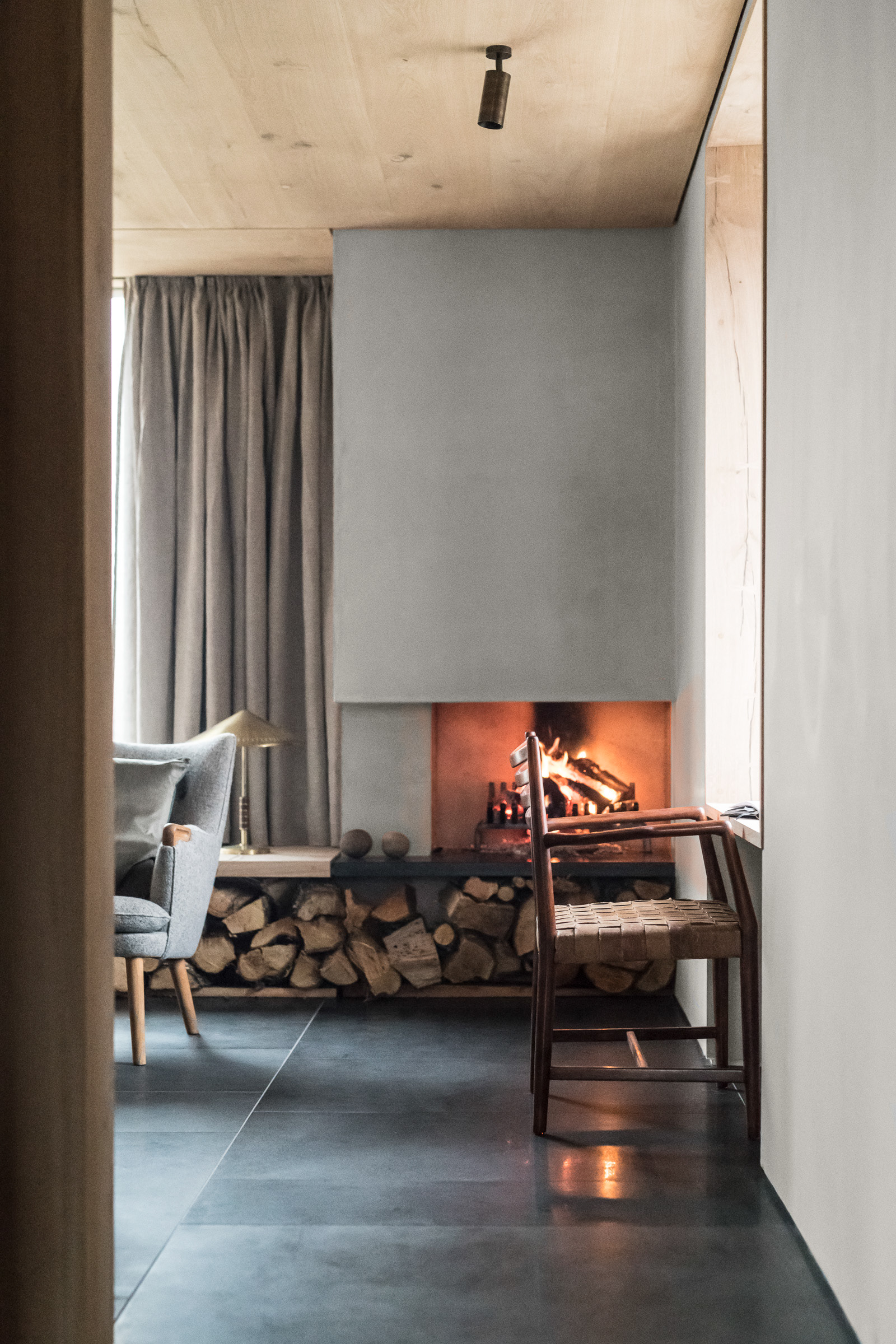 Fireplace - Kyle House, Northern Scotland - photo Martin Kaufmann