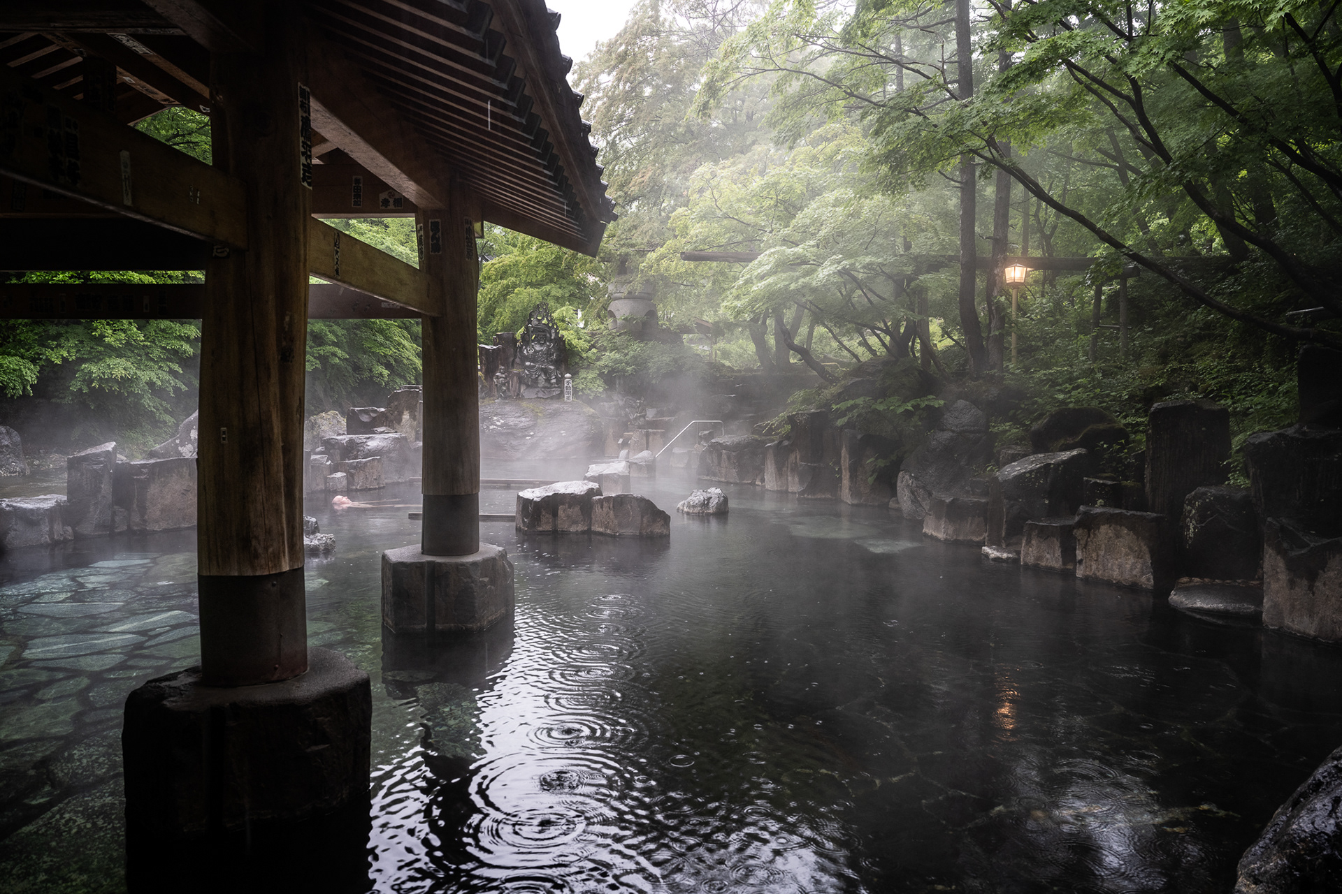 At the main bath, Maka-no-Yu, at Takaragawa Onsen - photo Martin Kaufmann