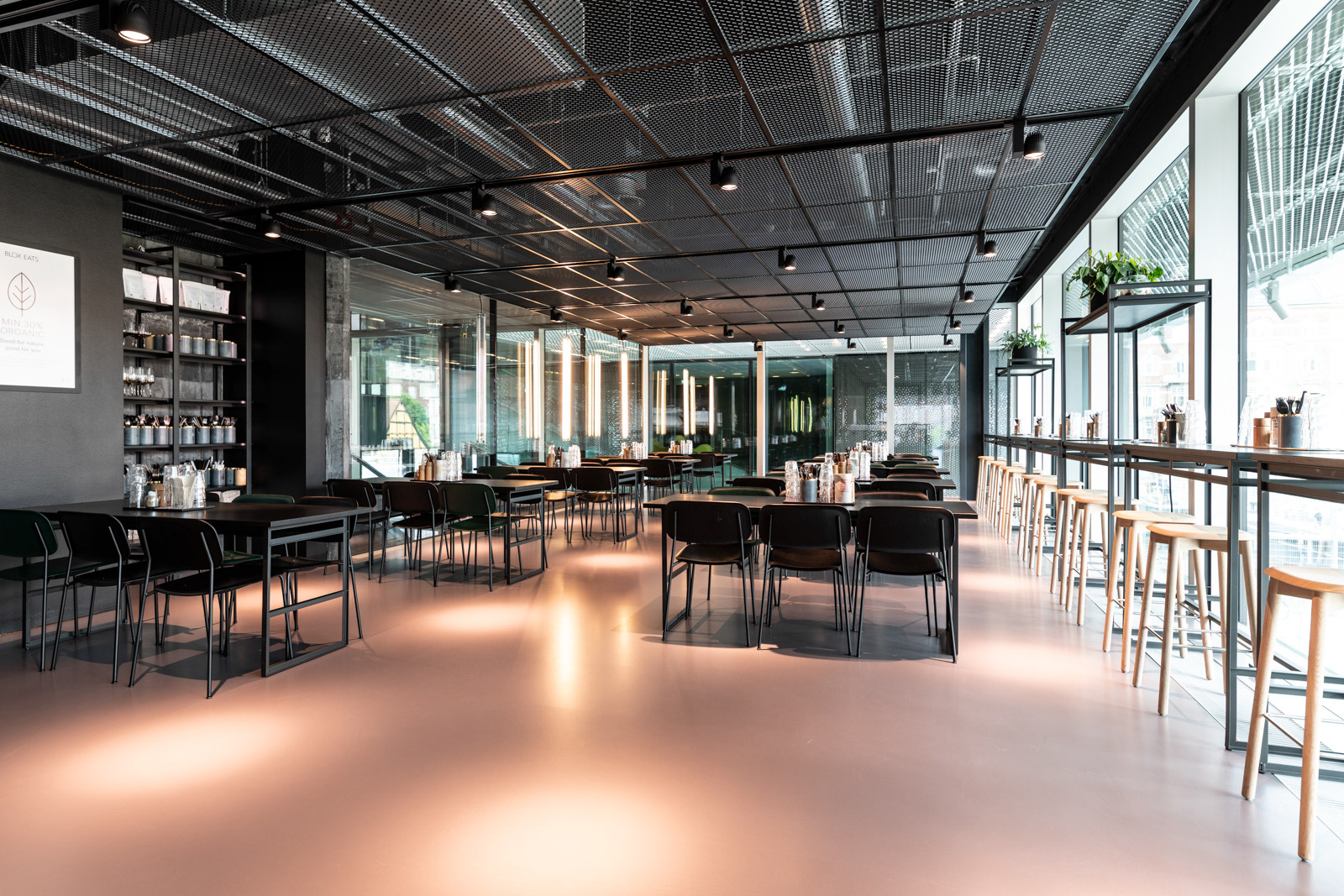 BLOX EATS - cafeteria and foodhall in Copenhagen - photo Martin Kaufmann
