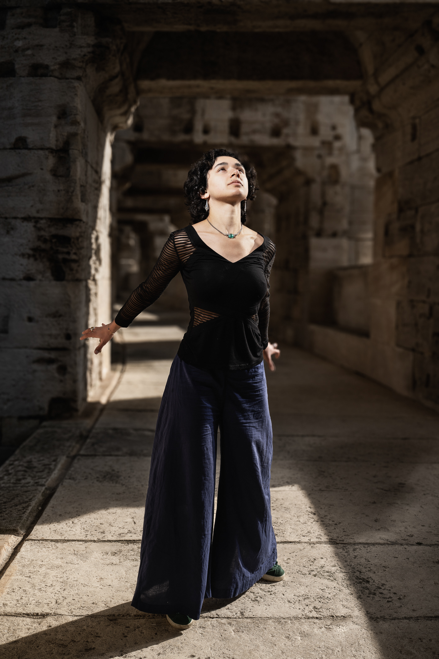 Working with Isis Lambert on portraits - from portrait workshop in Arles, France - photo Martin Kaufmann