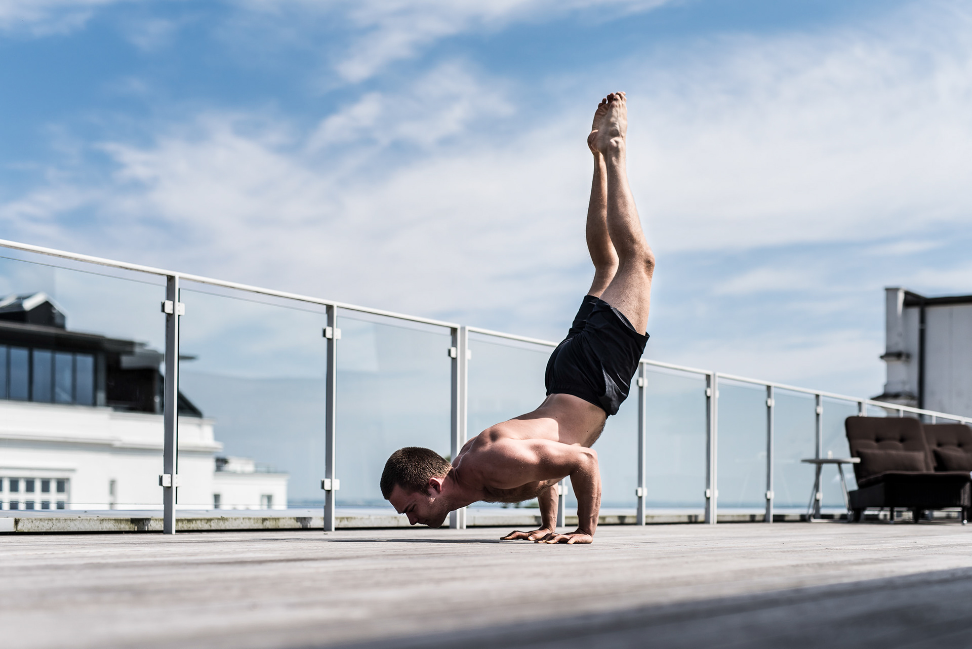 Gymnastics / Mobility with Jonas Thylstrup - at Kurhotel Skodsborg - photo Martin Kaufmann