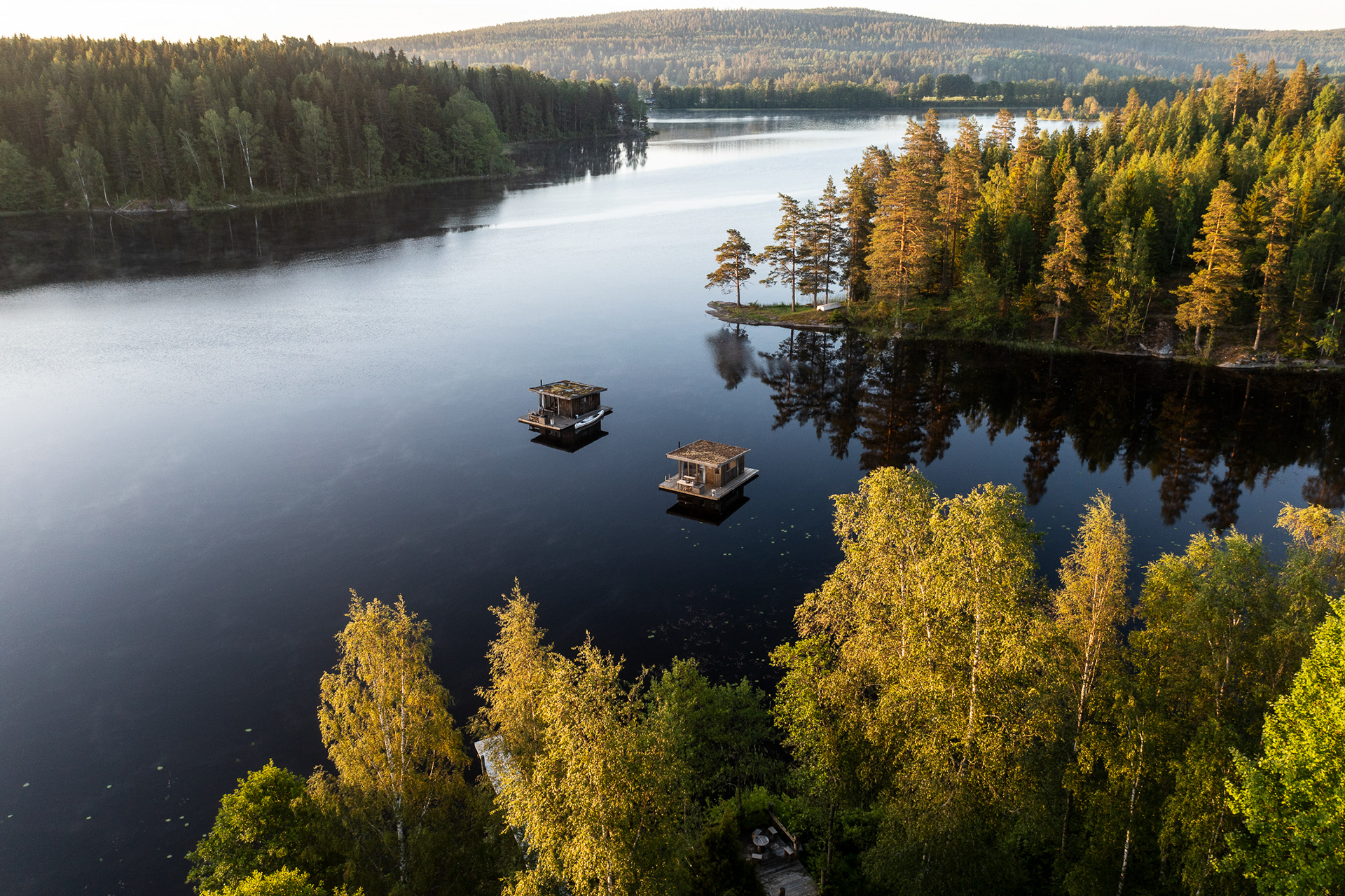Summerdays at Naturbyn in Sweden - on a house raft at a Swedish lake - photo Martin Kaufmann