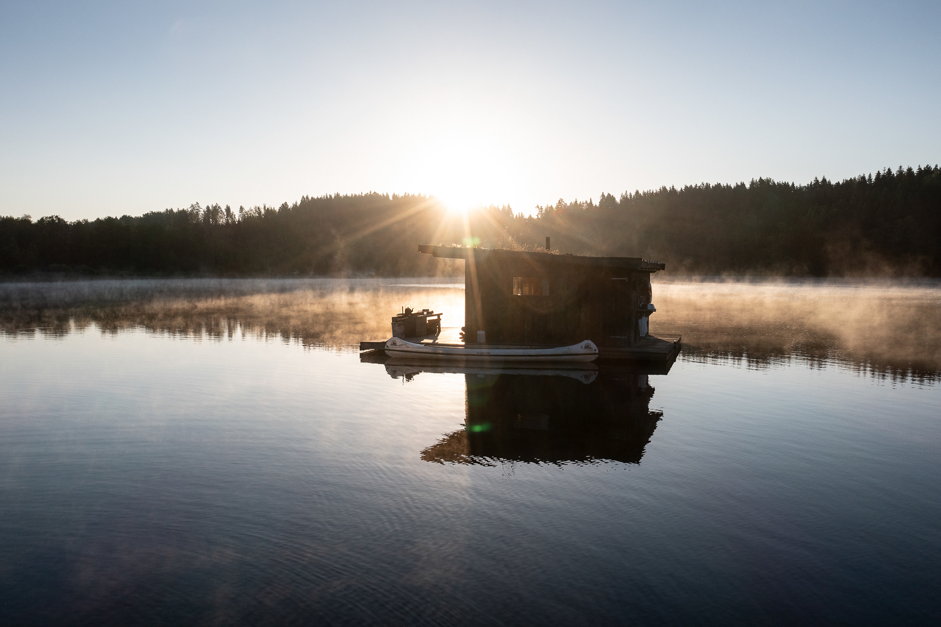 Summerdays at Naturbyn in Sweden - on a house raft at a Swedish lake - photo Martin Kaufmann