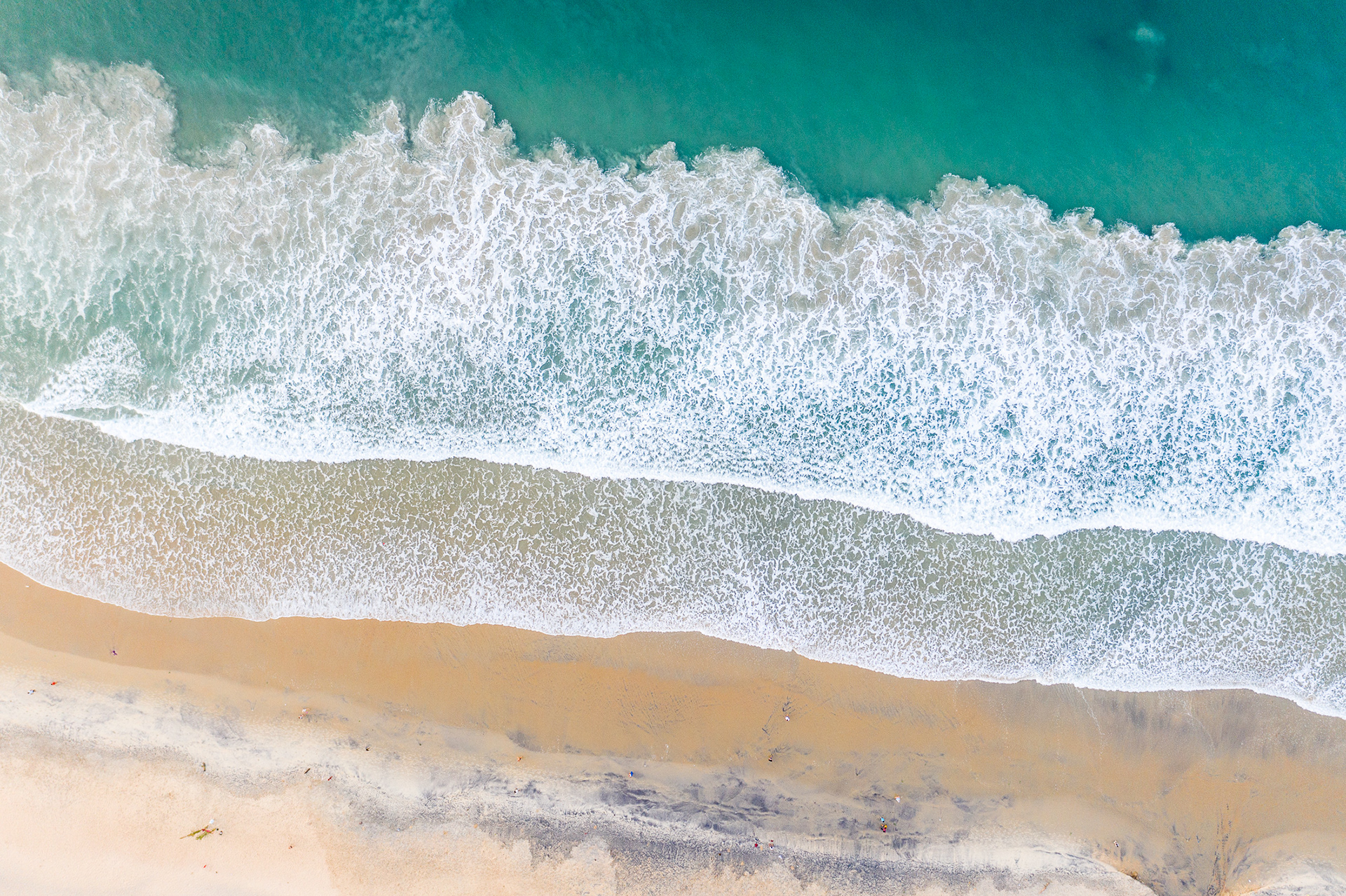 Varkala beach in Kerala, India - seen from above with drone - photo Martin Kaufmann