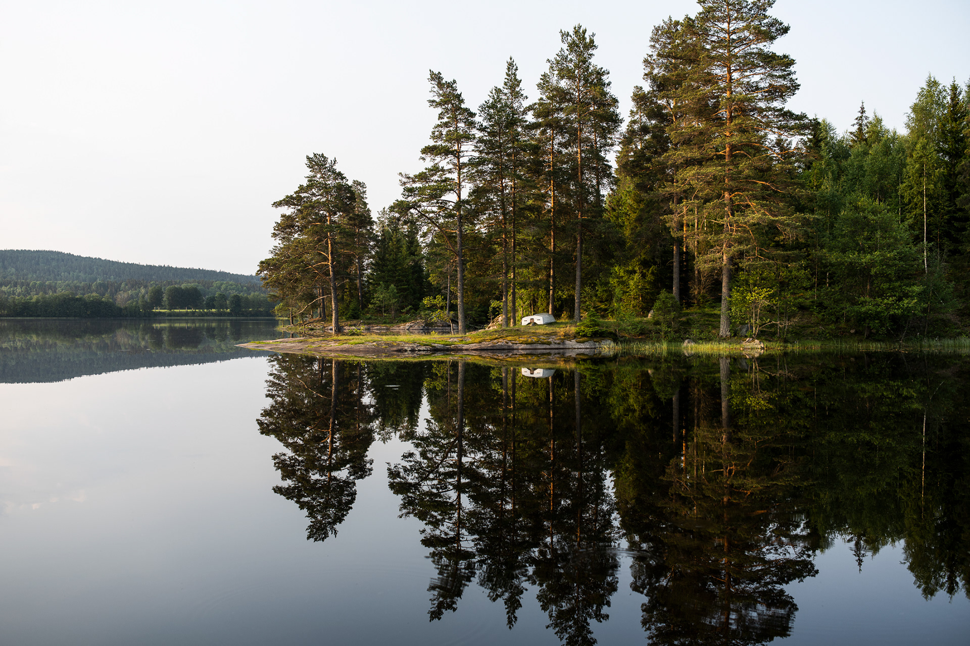 Summerdays at Naturbyn in Sweden - on a house raft at a Swedish lake - photo Martin Kaufmann