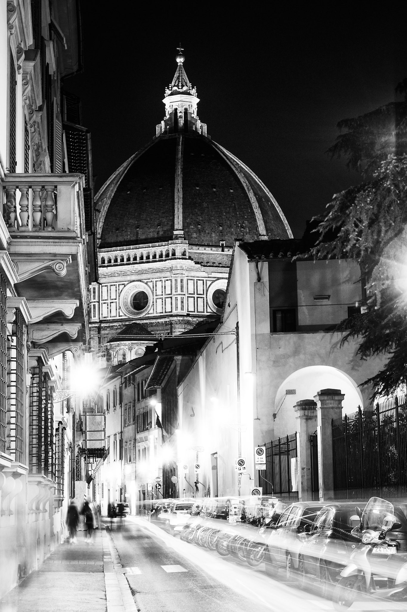 This view of Florence (Italy), where I lived for 8 years, has always fascinated me. Then, some weeks before leaving the city, I decided to use a tripod and spend a couple of hours looking for the best shot. Dedicating time to a photo is one of the things I love most: taking care of it from the shot to the publication. In this case, I dedicated time to the shot and to one of the most beautiful cities in the world.