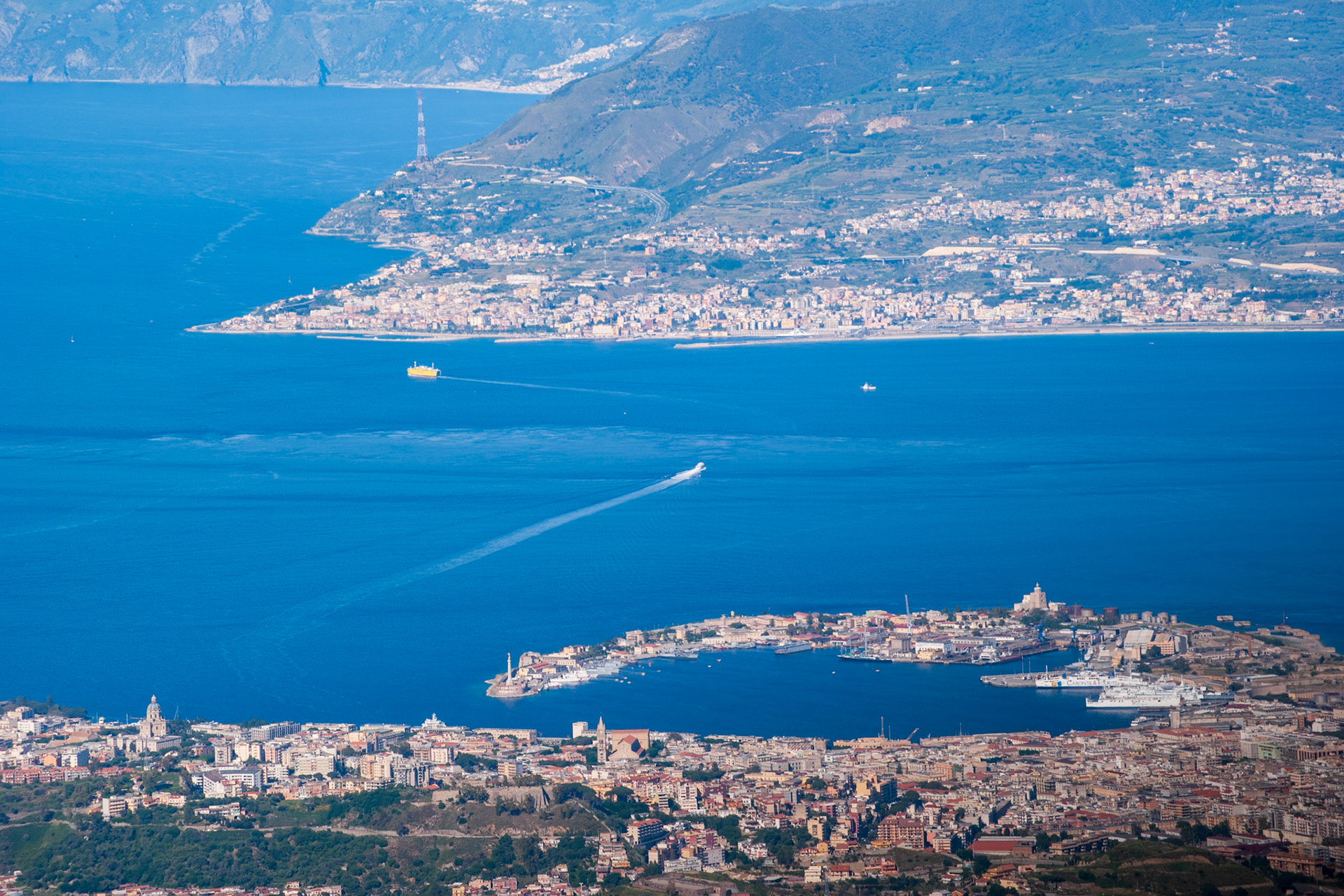 These are Messina, the city located in North-East Sicily, and Calabria. There are only 3 kilometers between the coasts.