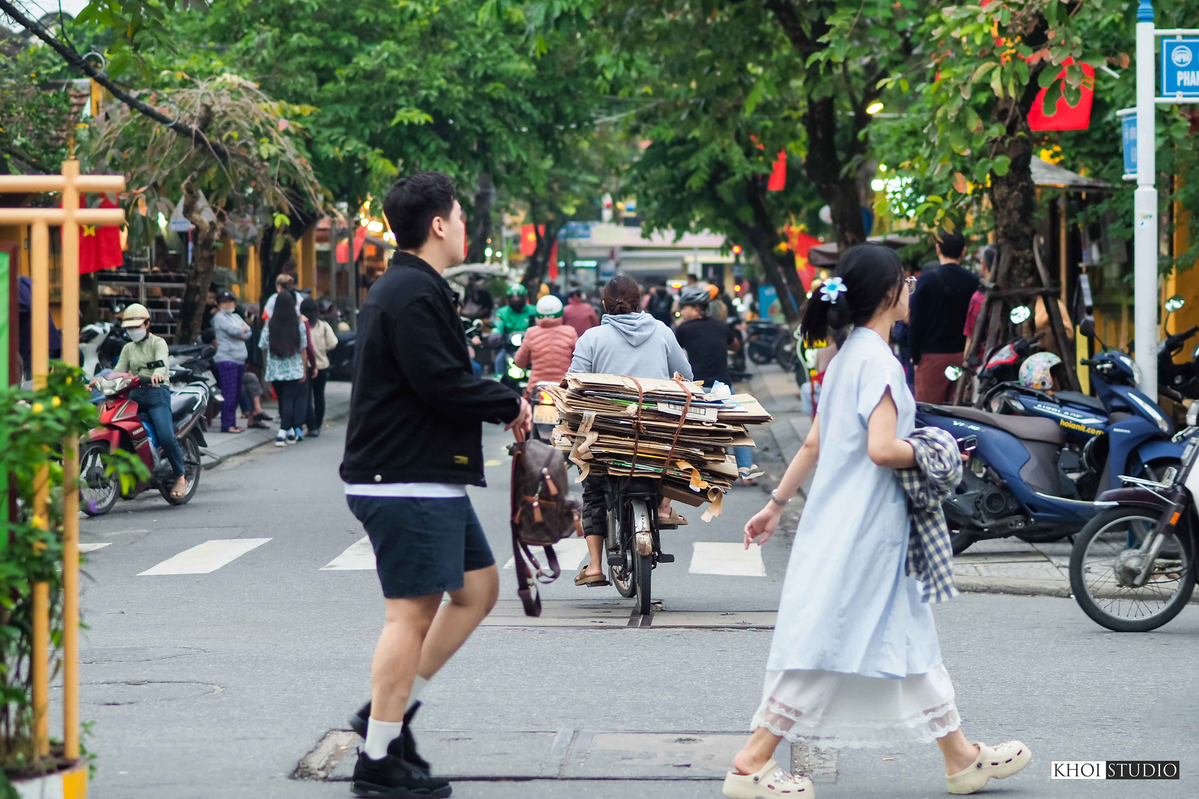 Snapshot on the streets of Hoi An, Vietnam
