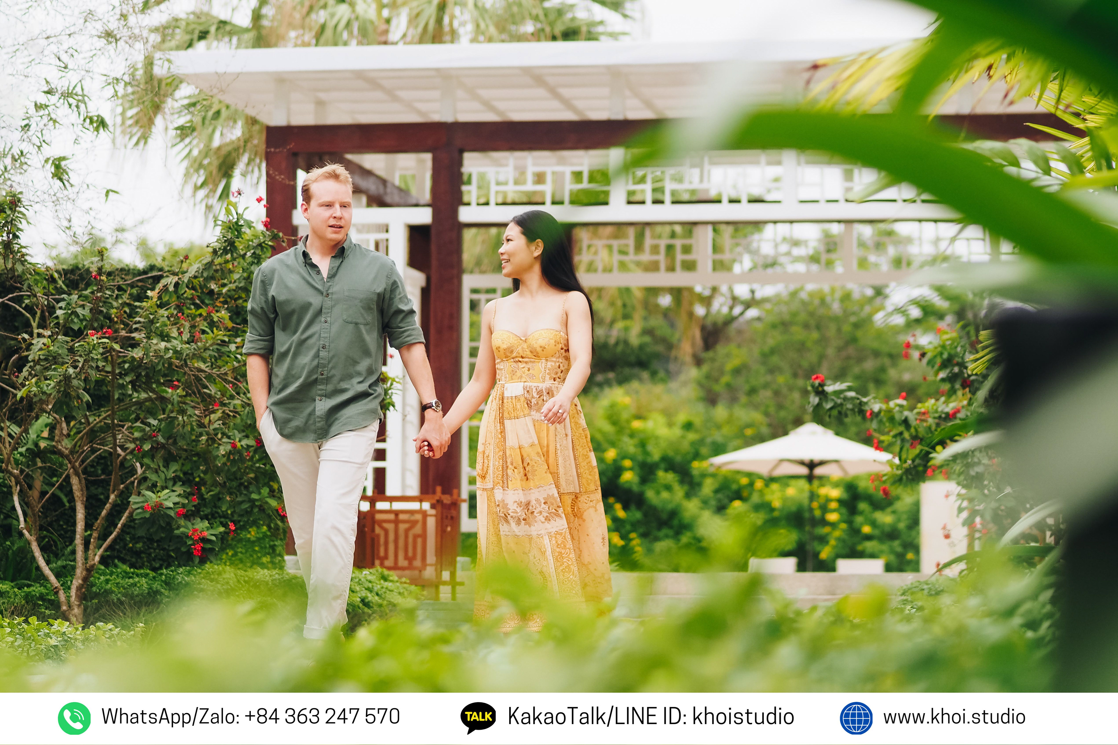 Romantic proposal photo shoot on Da Nang beach