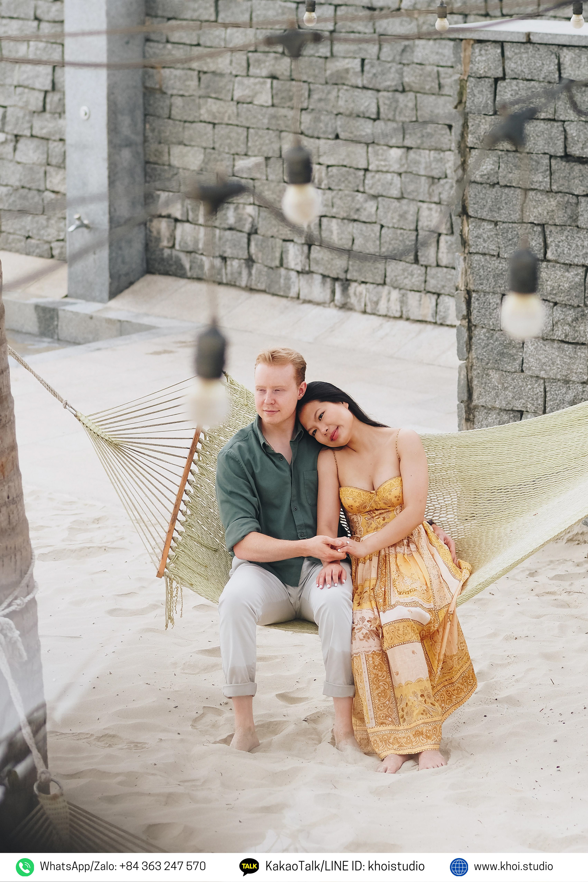 Romantic proposal photo shoot on Da Nang beach