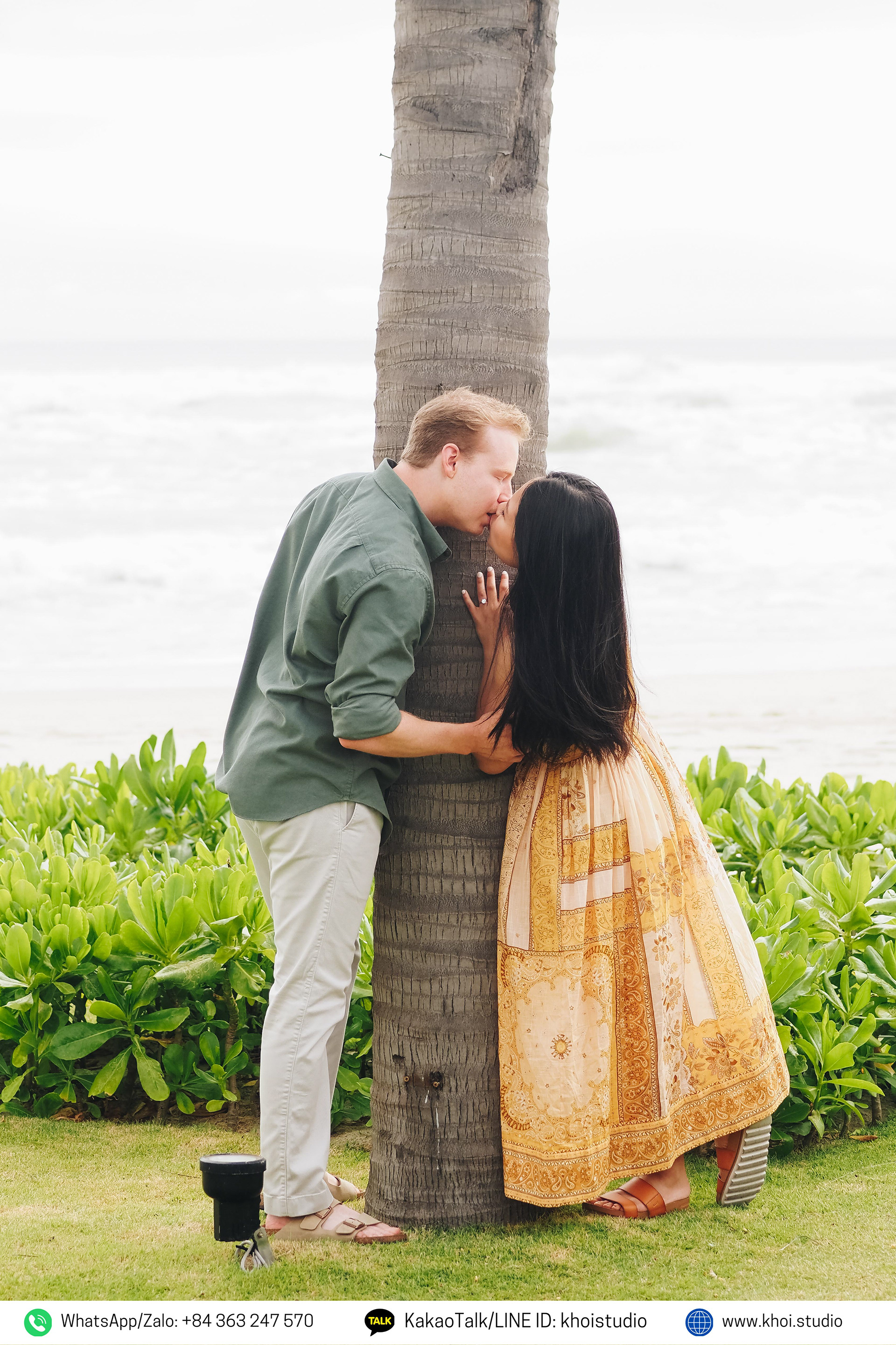 Romantic proposal photo shoot on Da Nang beach