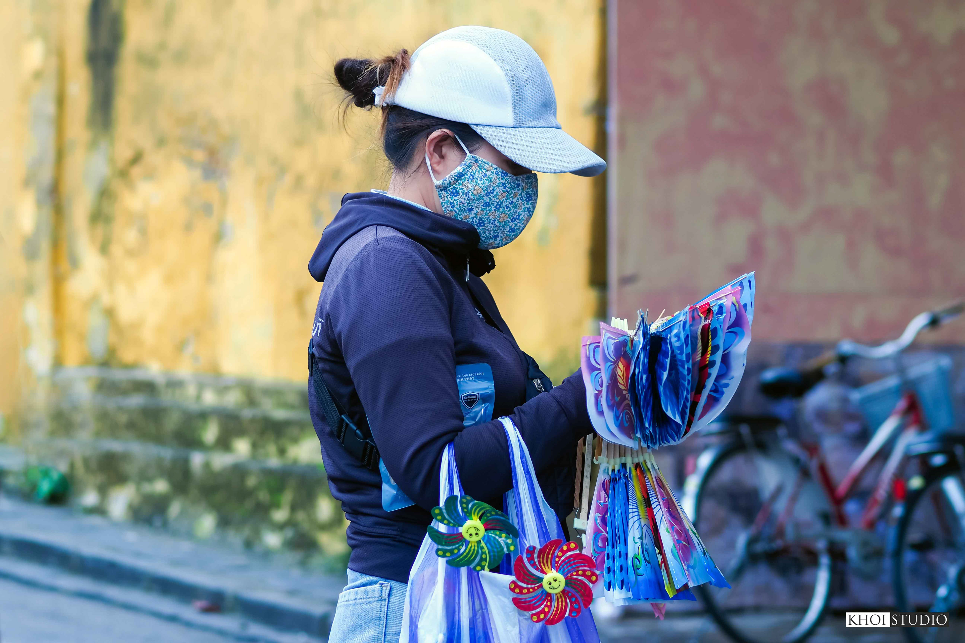 Snapshot on the streets of Hoi An, Vietnam