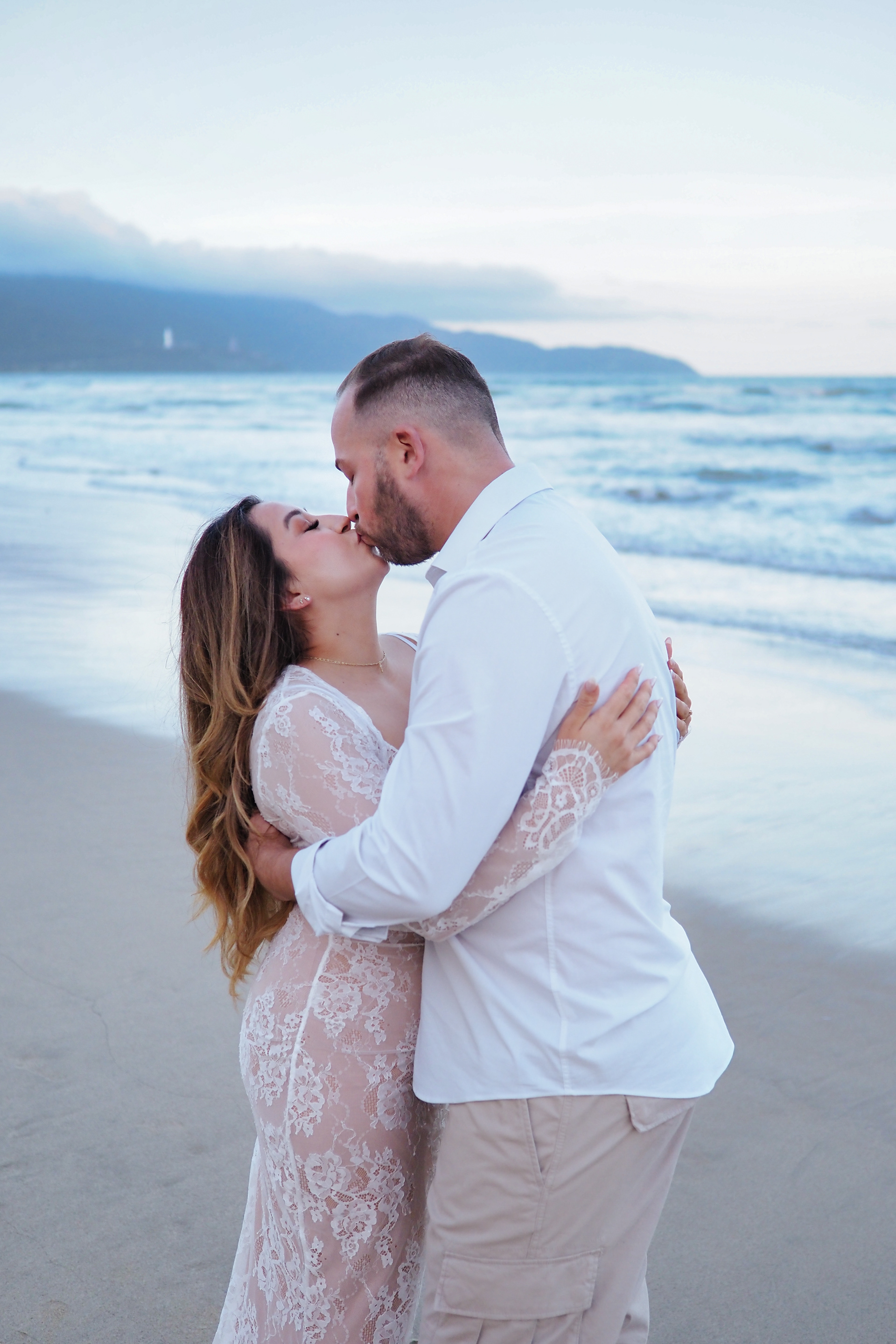 Couple photo shoot at Da Nang beach